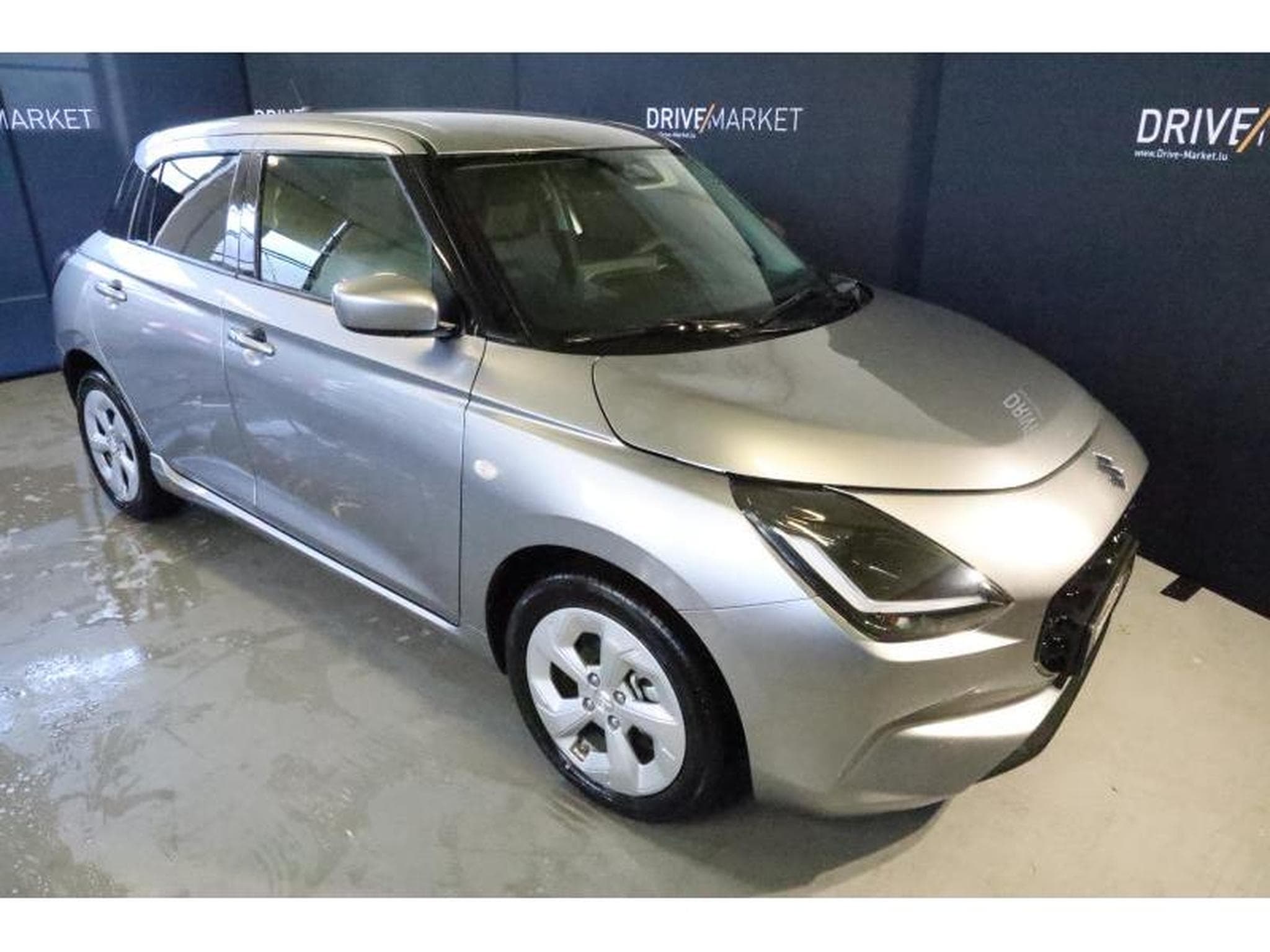 Suzuki Swift GL+ (2024) - Photo 1