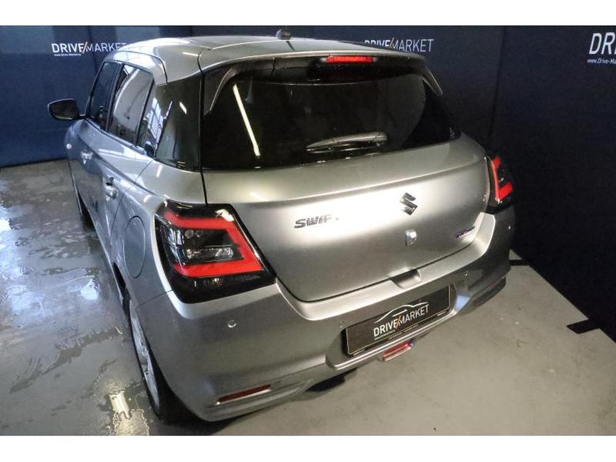 Suzuki Swift GL+ (2024) - Photo 11