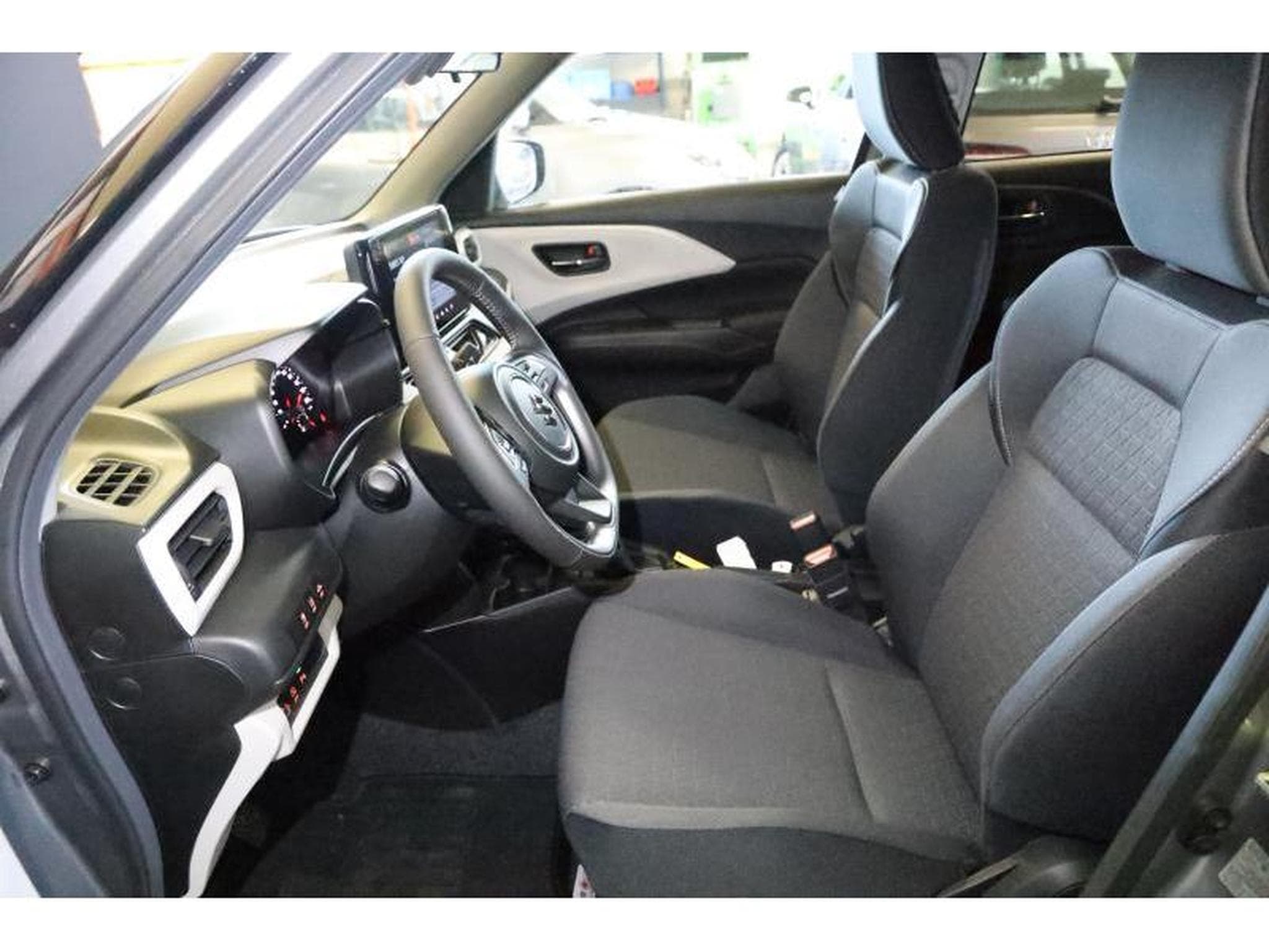 Suzuki Swift GL+ (2024) - Photo 15