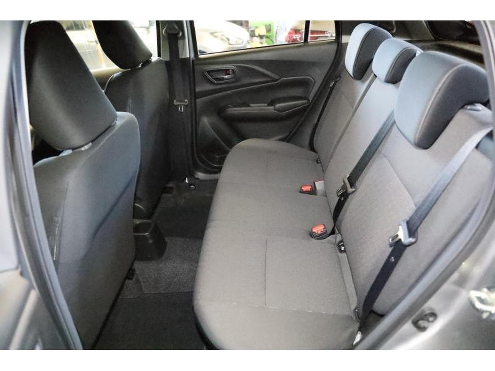 Suzuki Swift GL+ (2024) - Photo 17