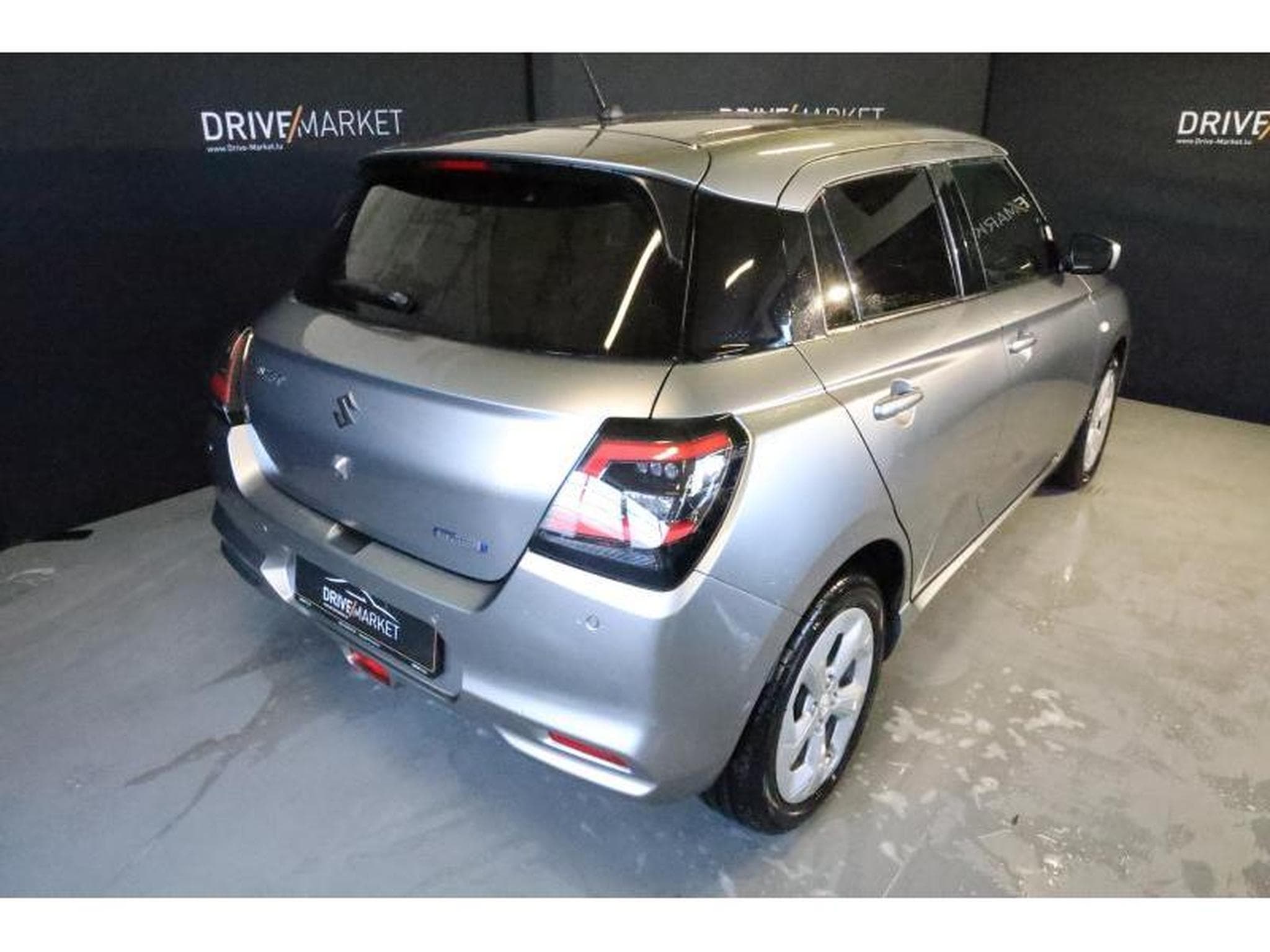 Suzuki Swift GL+ (2024) - Photo 18