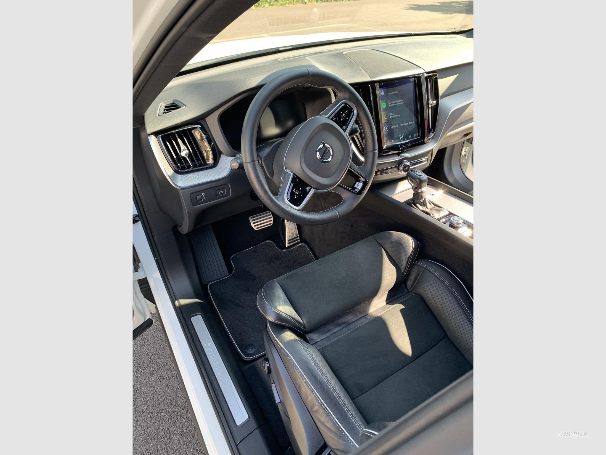 Volvo XC60 R-Design (2019) - Photo 2