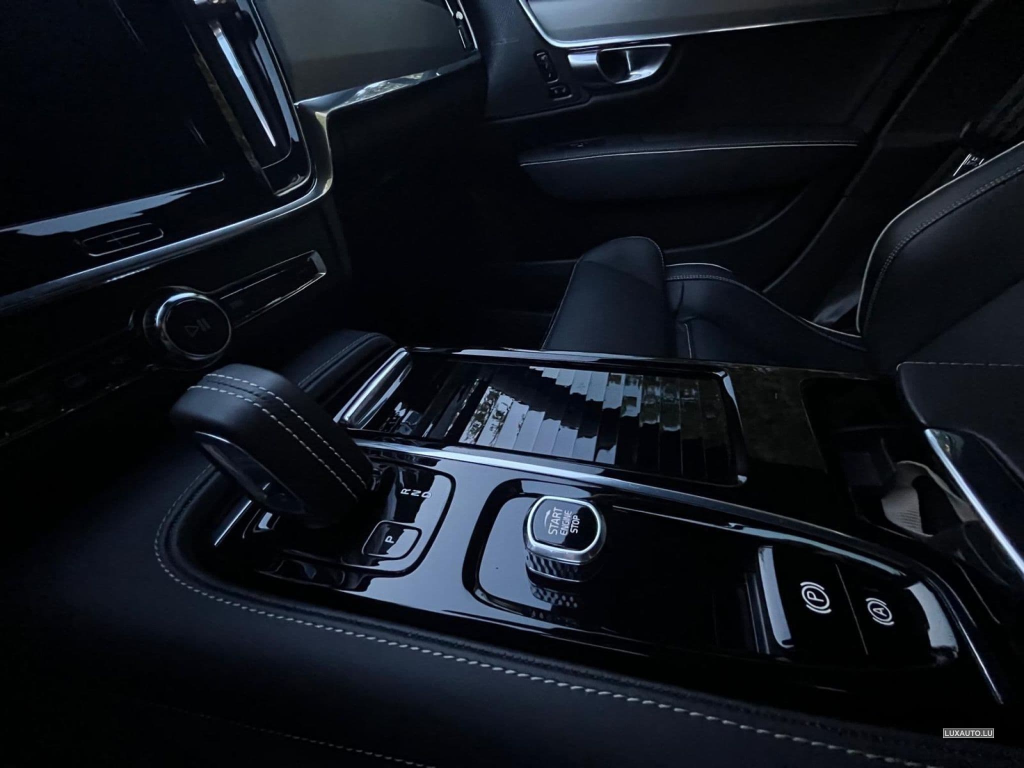 Volvo S90 T8    R-design (2021) - Photo 10