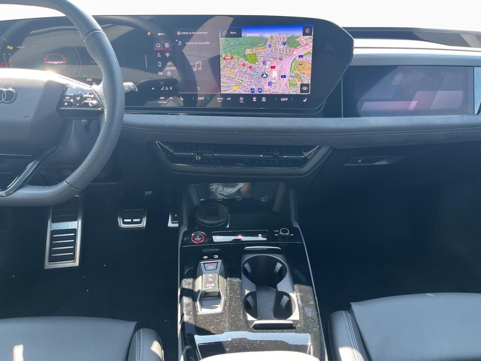 Audi A6 Edition Blue Avant e-tron (2025) - Photo 11