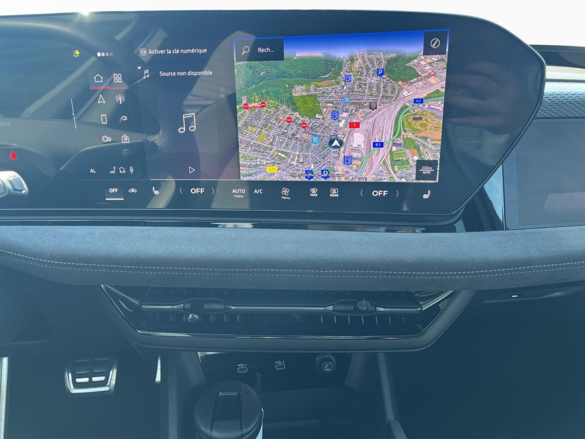 Audi A6 Edition Blue Avant e-tron (2025) - Photo 12