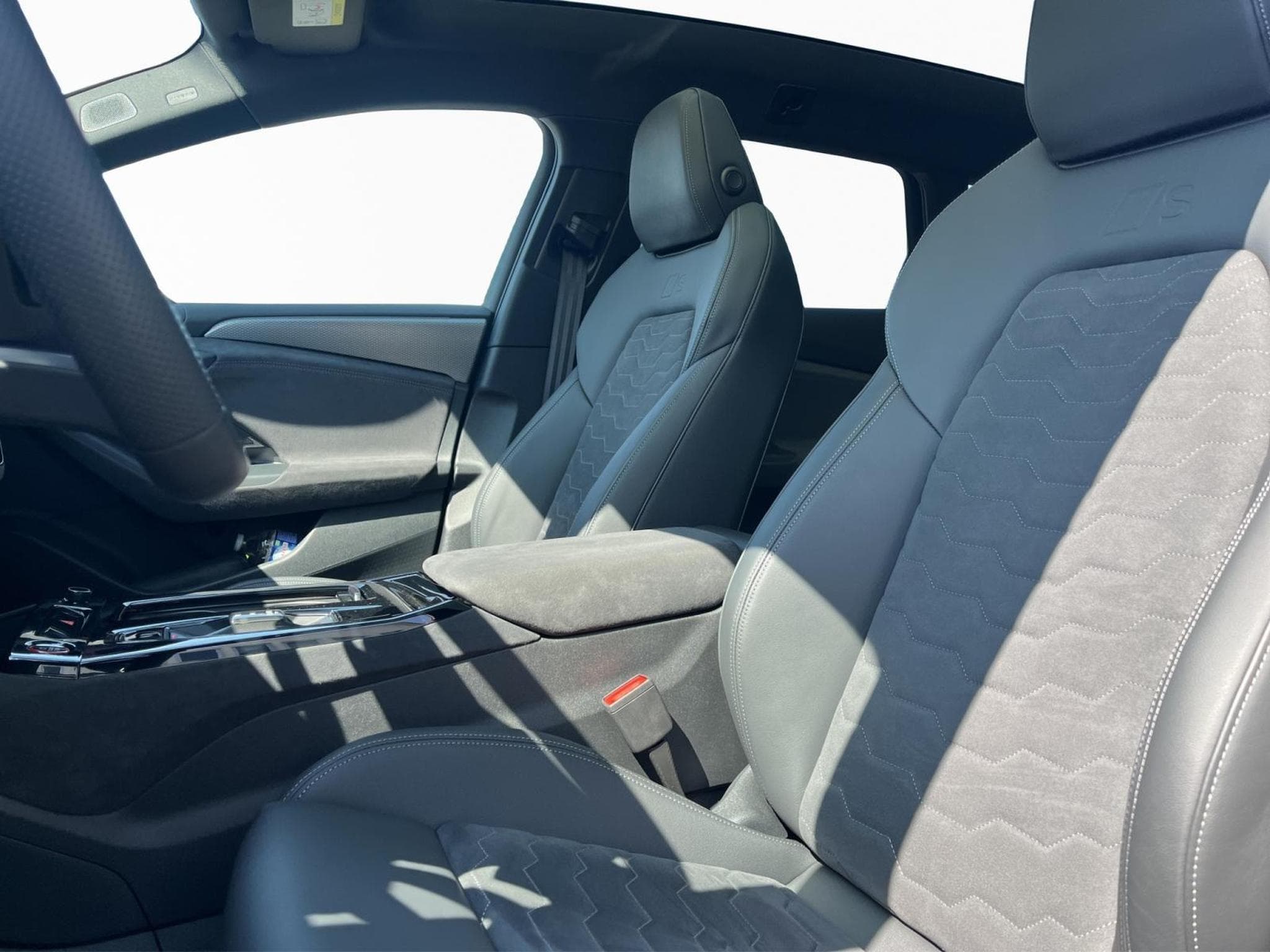 Audi A6 Edition Blue Avant e-tron (2025) - Photo 14
