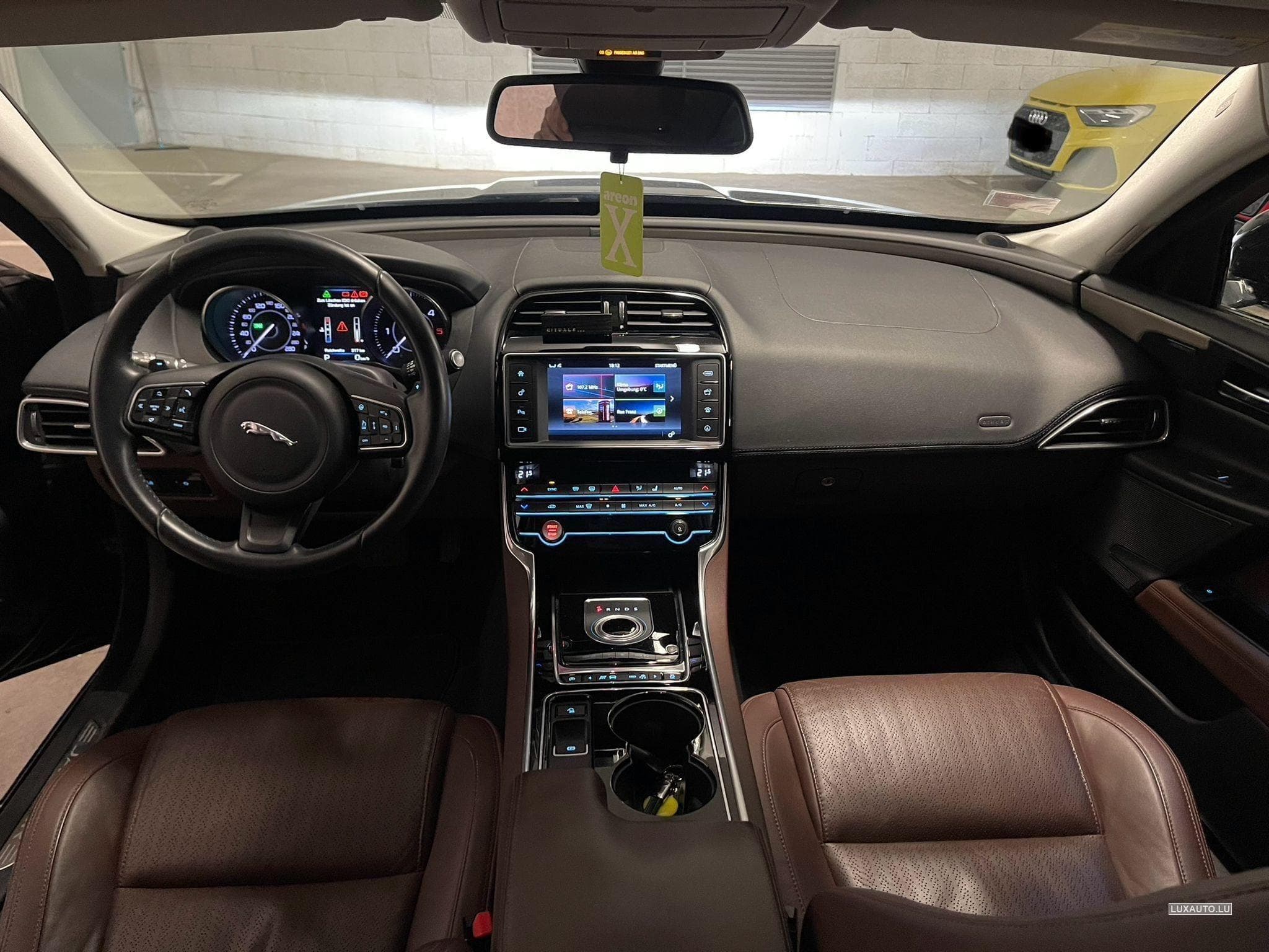 Jaguar XE (2015) - Photo 5