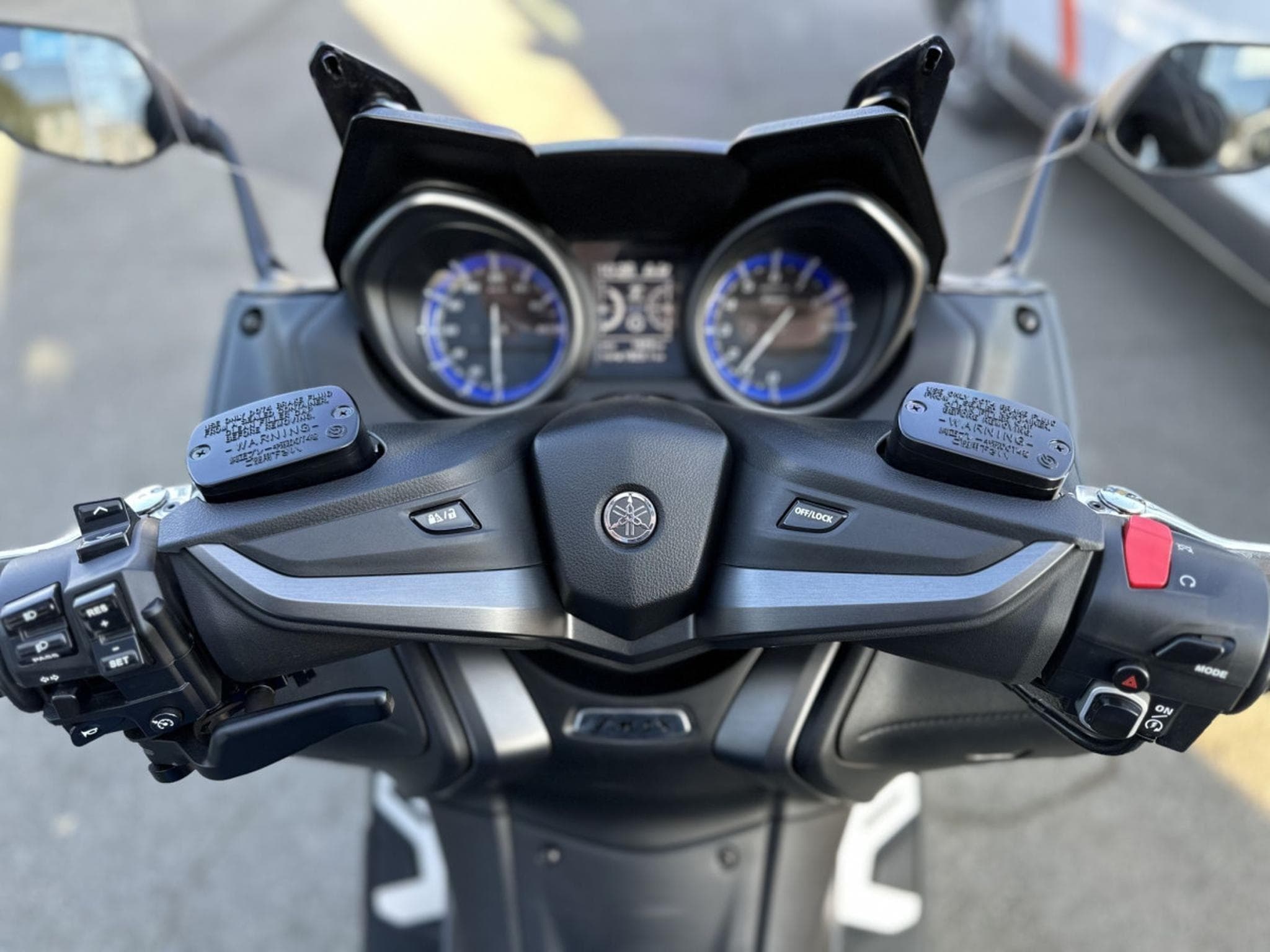 Yamaha T-Max TECH (2021) - Photo 2
