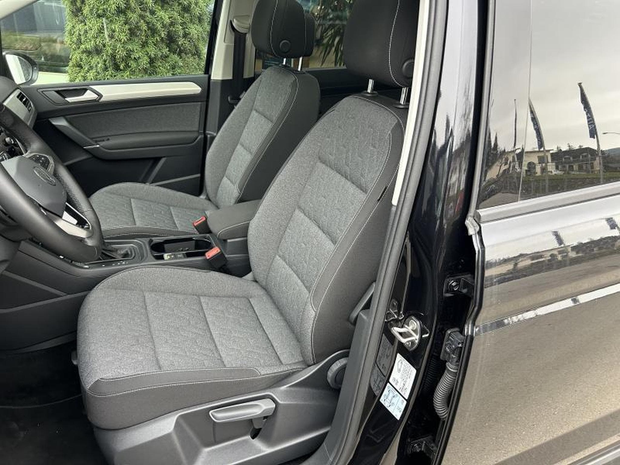 VW Touran Life 1.5 TSI DSG (2024) - Photo 7