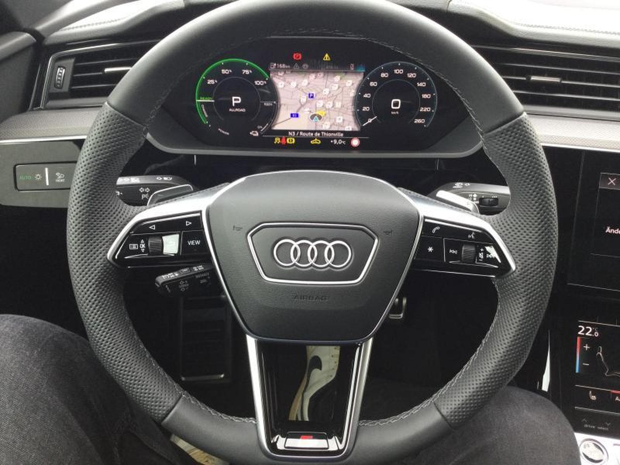Audi Q8 Sportback e-tron s-line (2025) - Photo 14