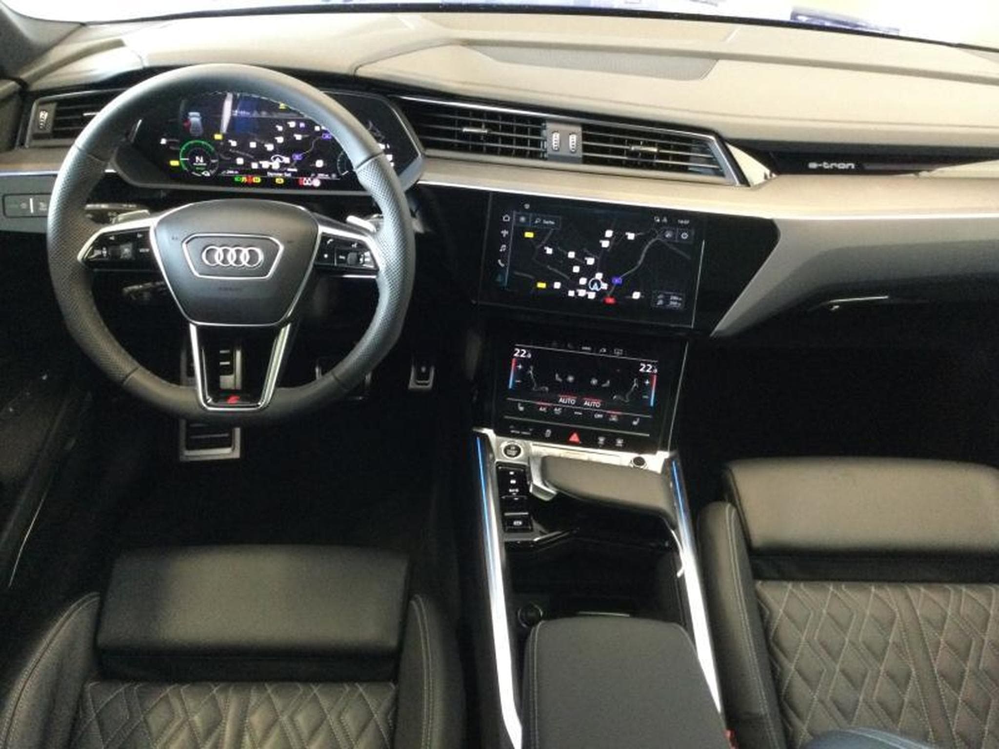 Audi Q8 Sportback e-tron s-line (2025) - Photo 8