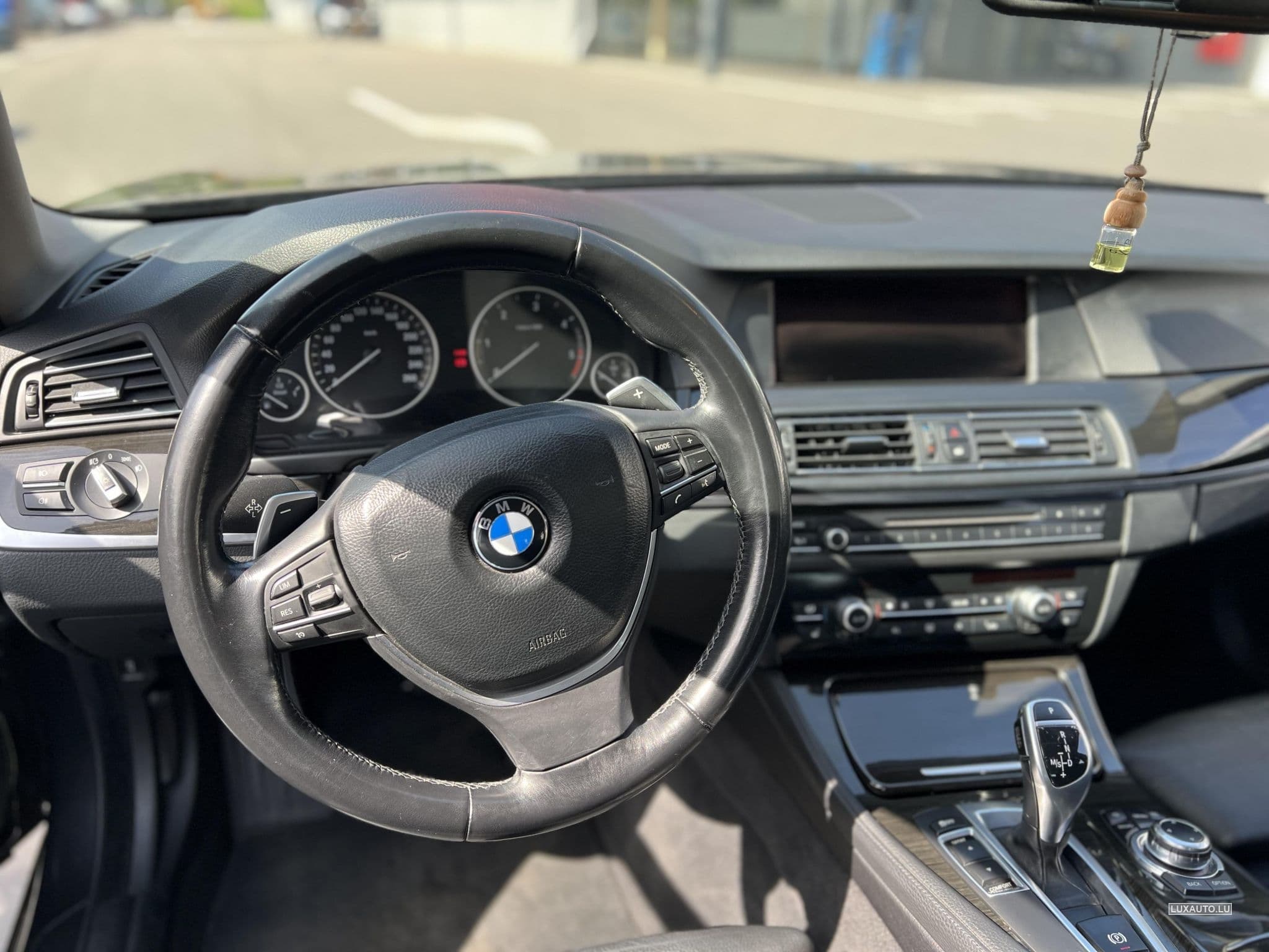 BMW 525 (2011) - Photo 8