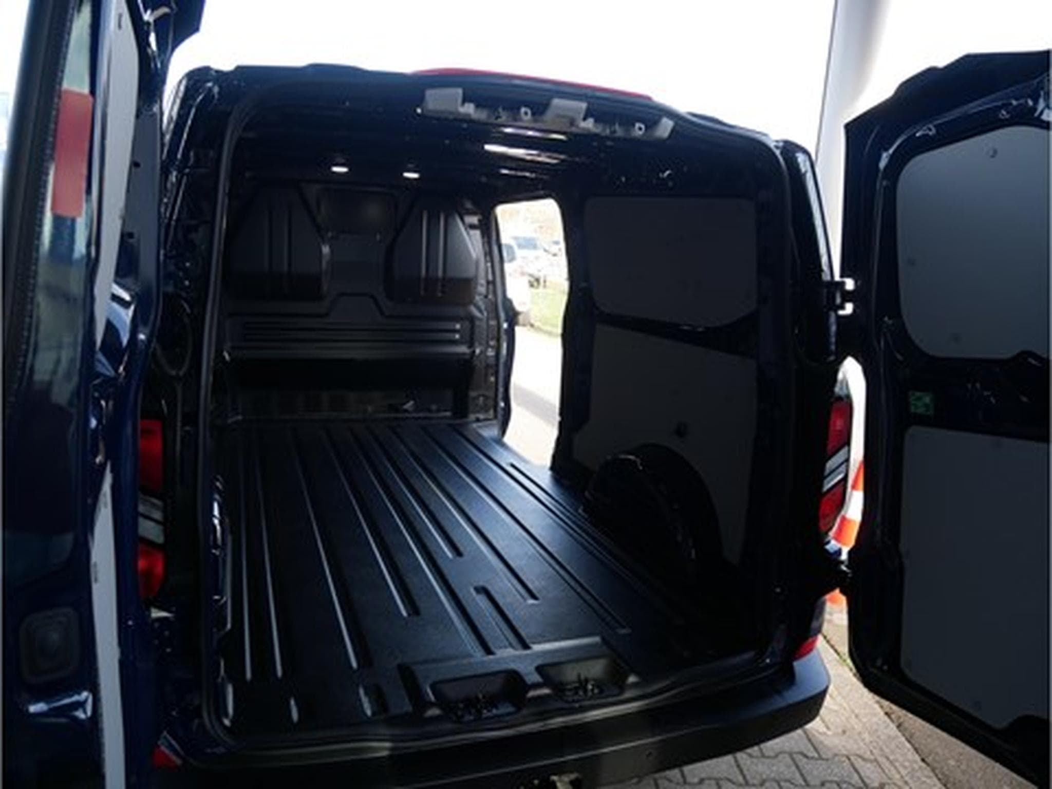 Ford Transit FOURGON 320L TREND 2.0TD136cv M6 FWD LWB  L2/H1 (2025) - Photo 4