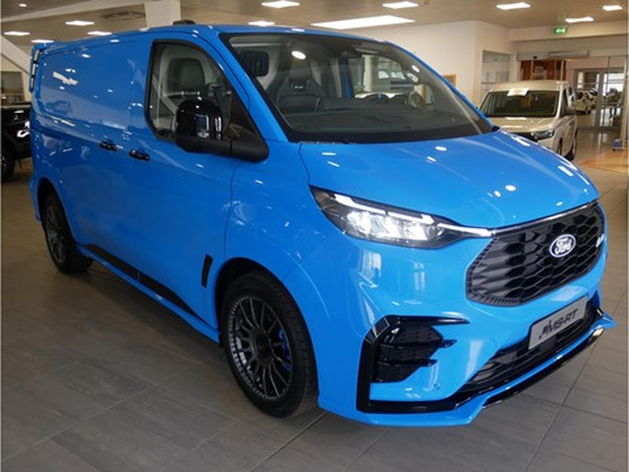 Ford Transit FOURGON 320S MS-RT 2.0TD170 T6.2 A8 4WD SWB 2.0 170ch (2025) - Photo 2