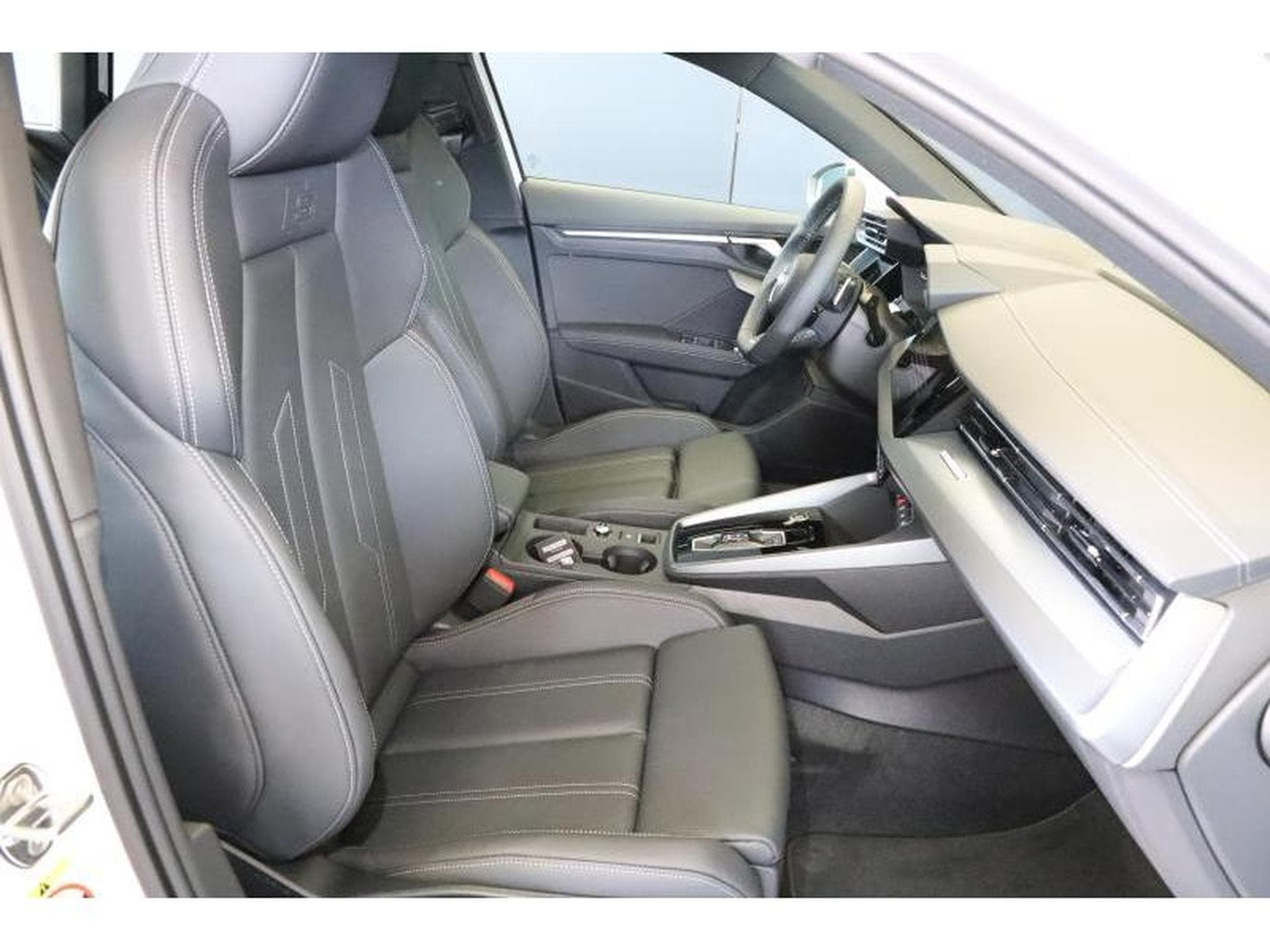 Audi A3 Sportback S Line (2024) - Photo 10