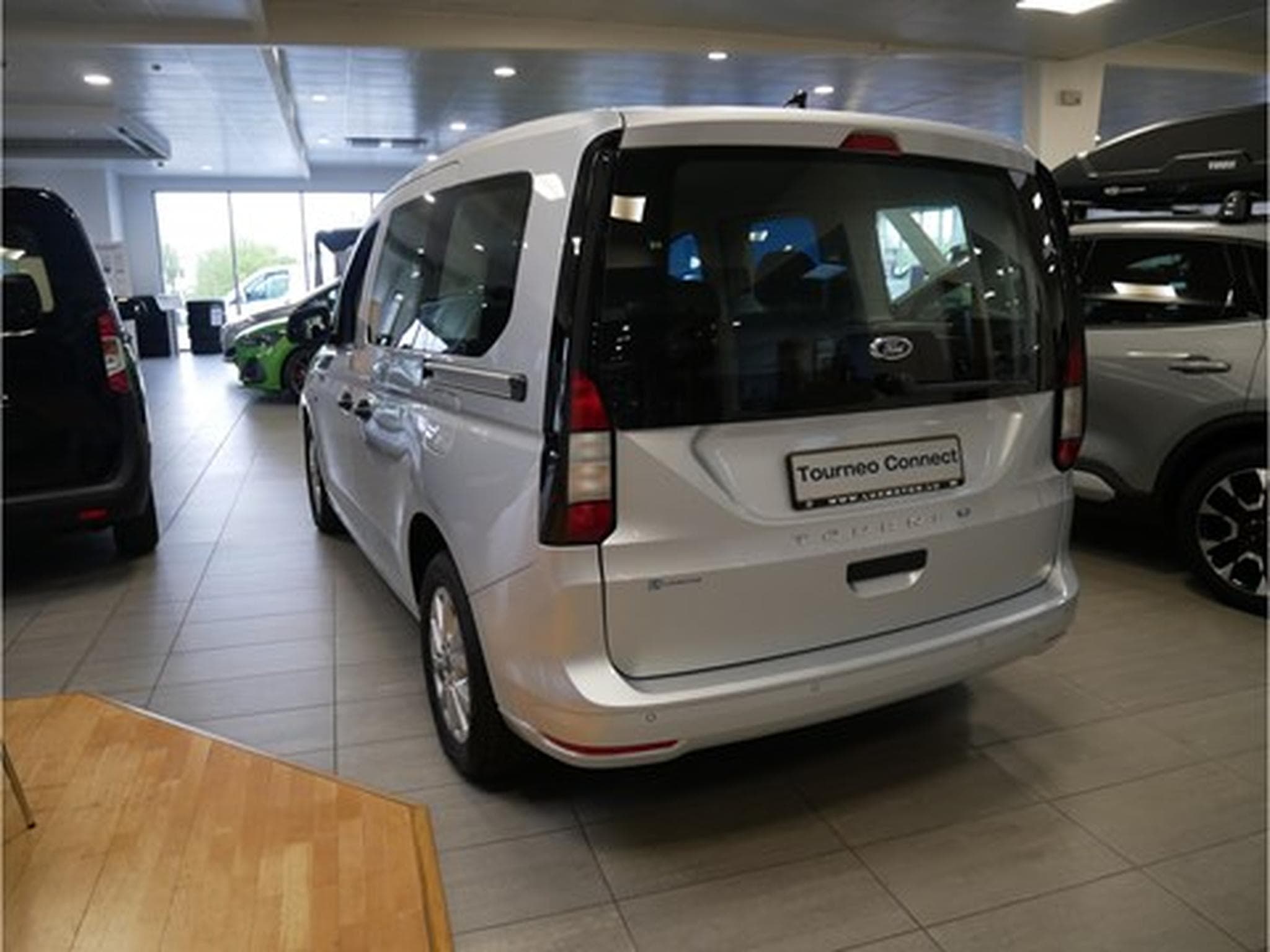 Ford Tourneo Trend 2.0 EcoBlue 102PS M6 (2025) - Photo 3