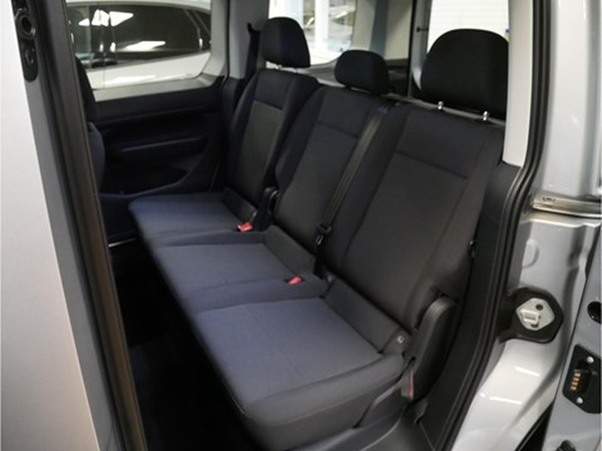 Ford Tourneo Trend 2.0 EcoBlue 102PS M6 (2025) - Photo 6