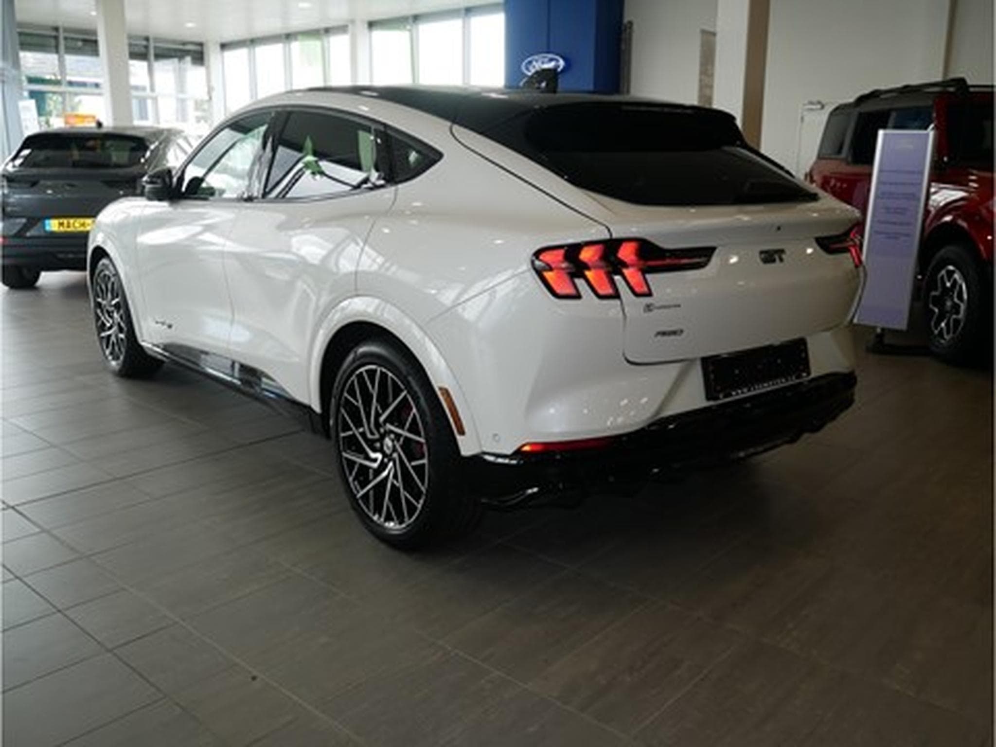 Ford Mustang Mach-E GT 99kWh Extended Range 487ch/258kW - A1 (2024) - Photo 5