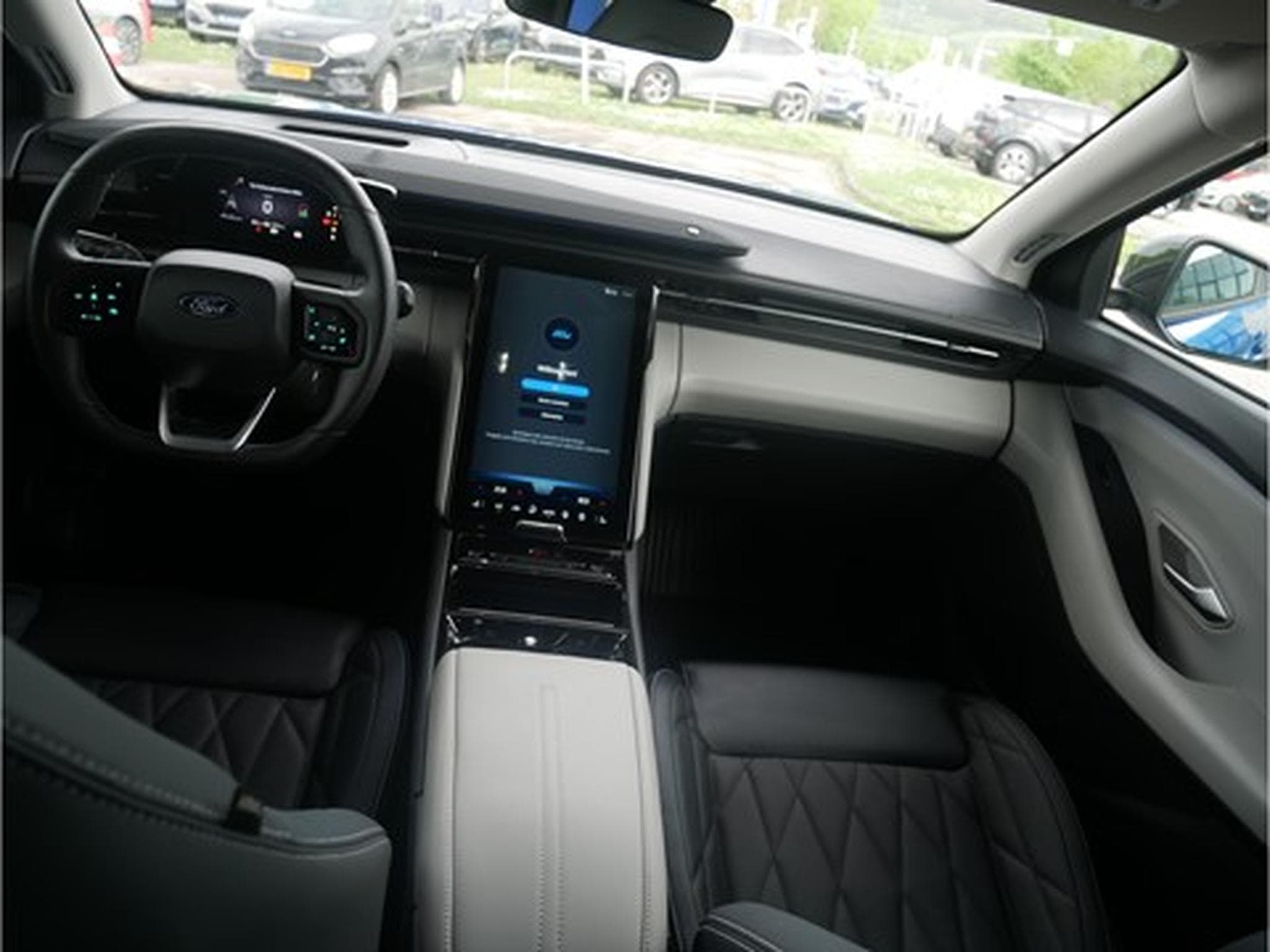 Ford Explorer Explorer Premium 79kWh Extended Range AWD 340ch/250kW - A1 (2024) - Photo 4