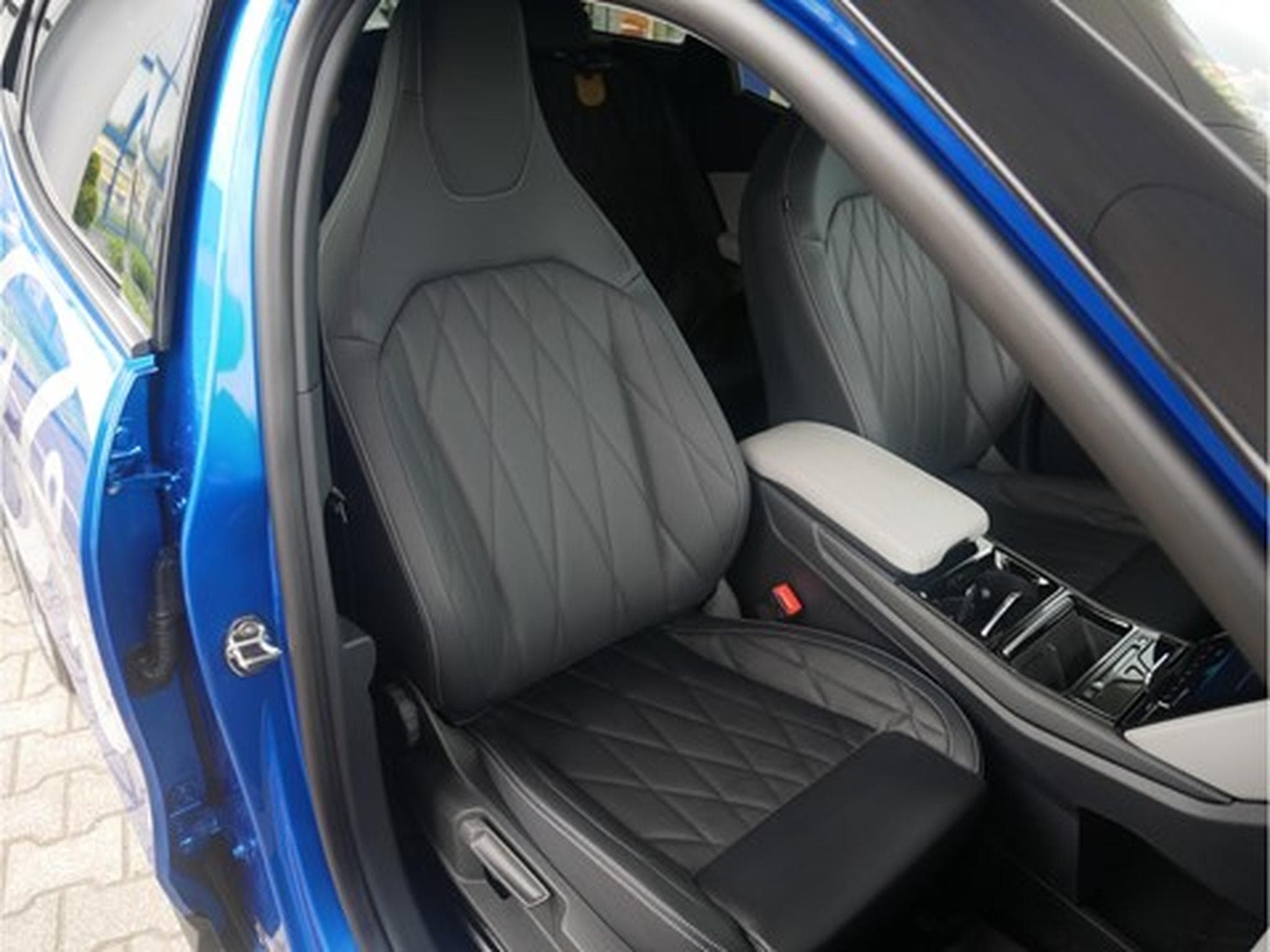 Ford Explorer Explorer Premium 79kWh Extended Range AWD 340ch/250kW - A1 (2024) - Photo 5
