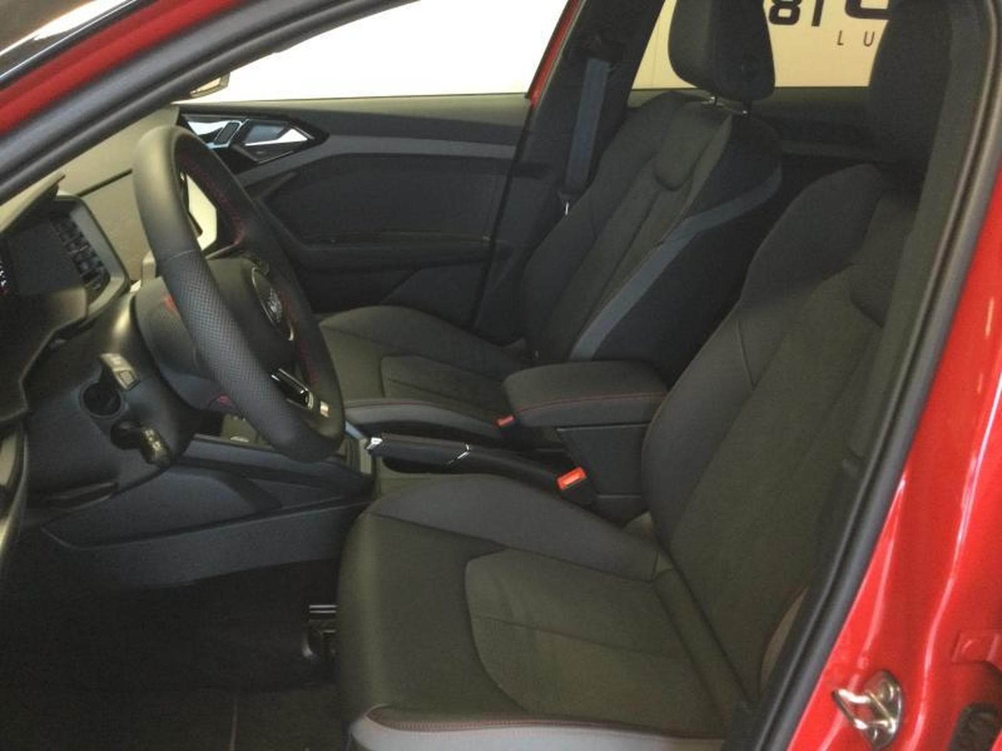 Audi A1 Sportback S line (2025) - Photo 9