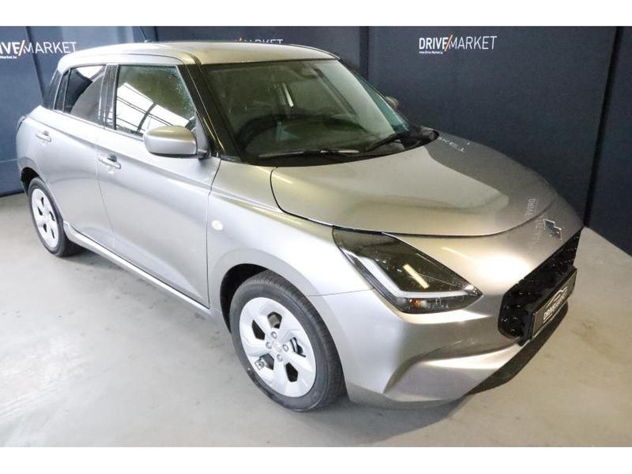 Suzuki Swift GL+ (2025) - Photo 1