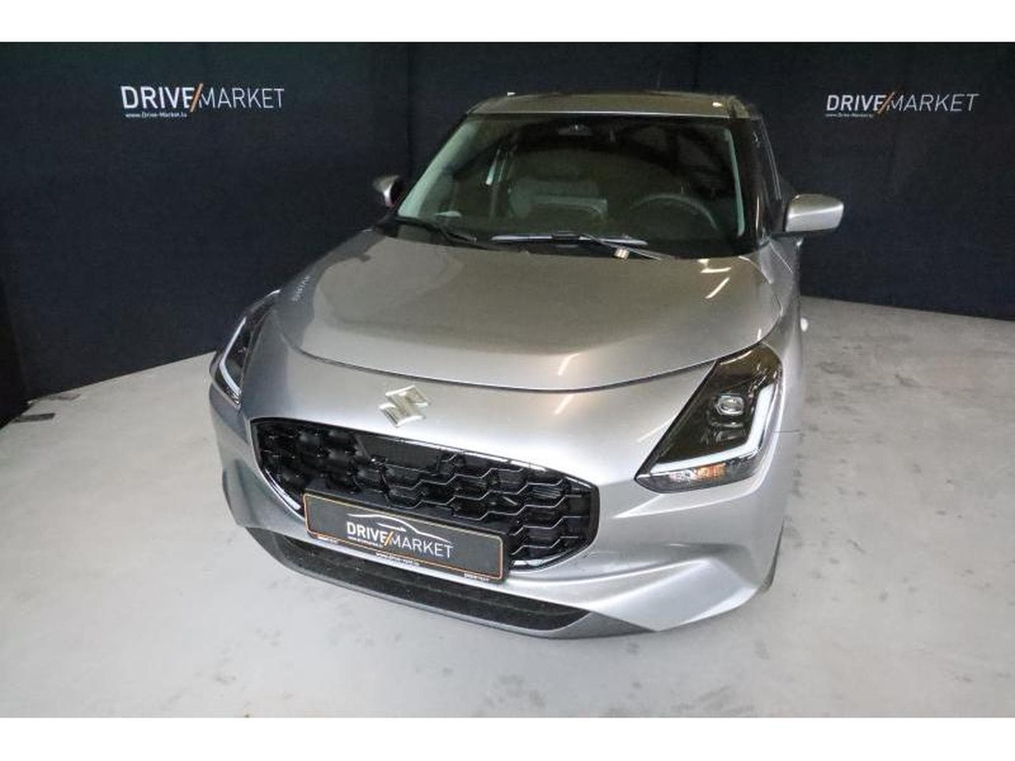 Suzuki Swift GL+ (2025) - Photo 8