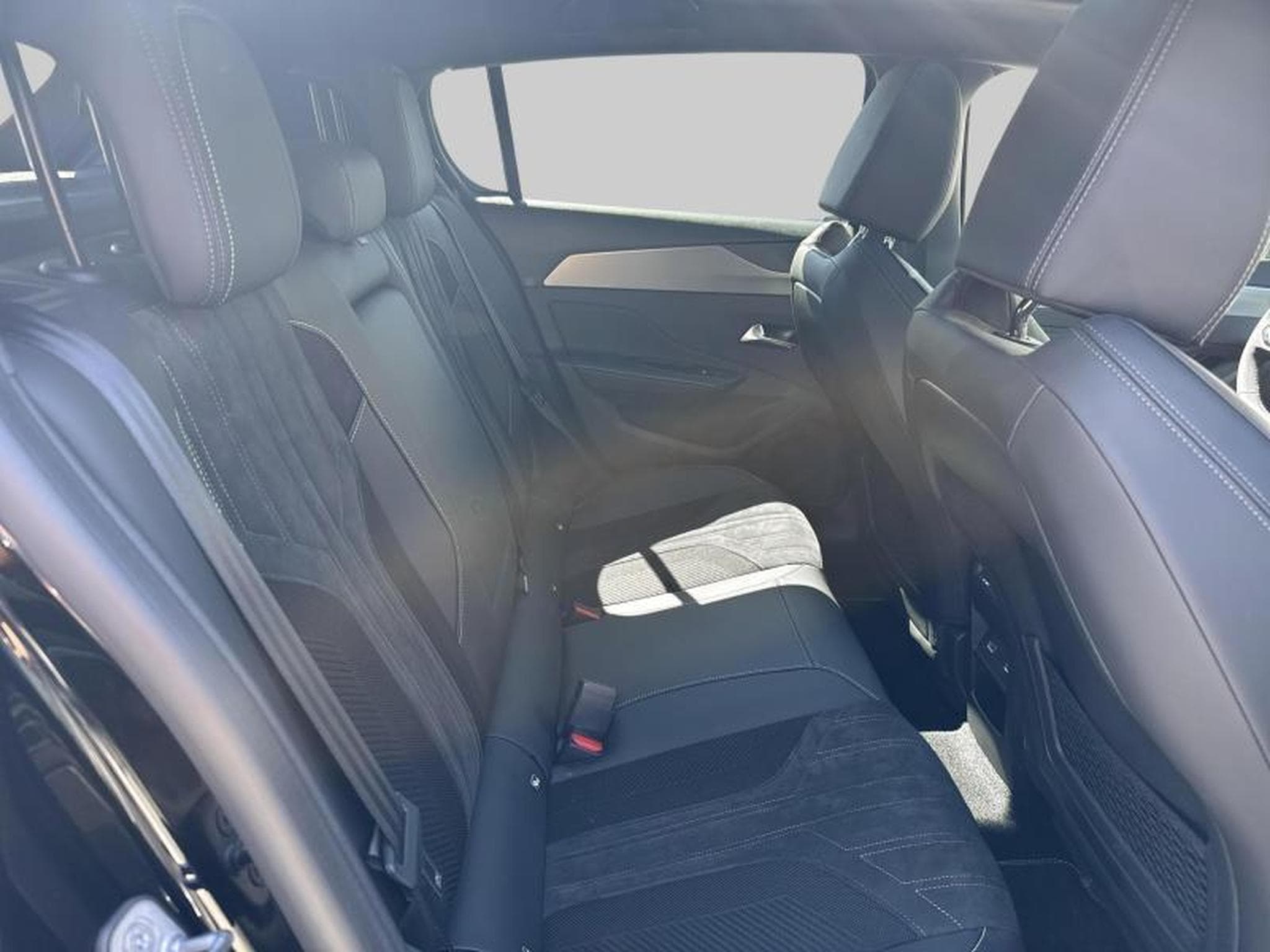 Peugeot 308 GT (2023) - Photo 10