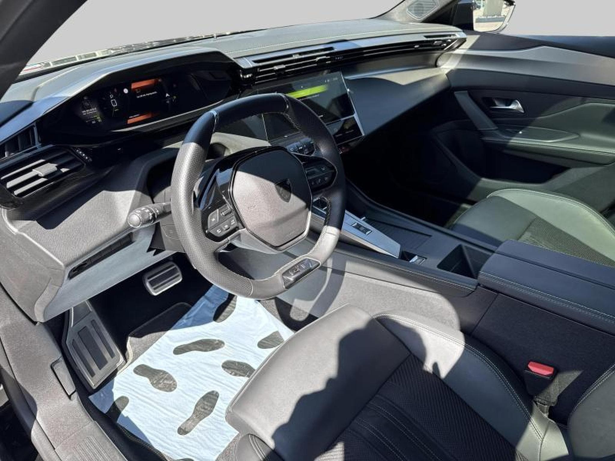 Peugeot 308 GT (2023) - Photo 11