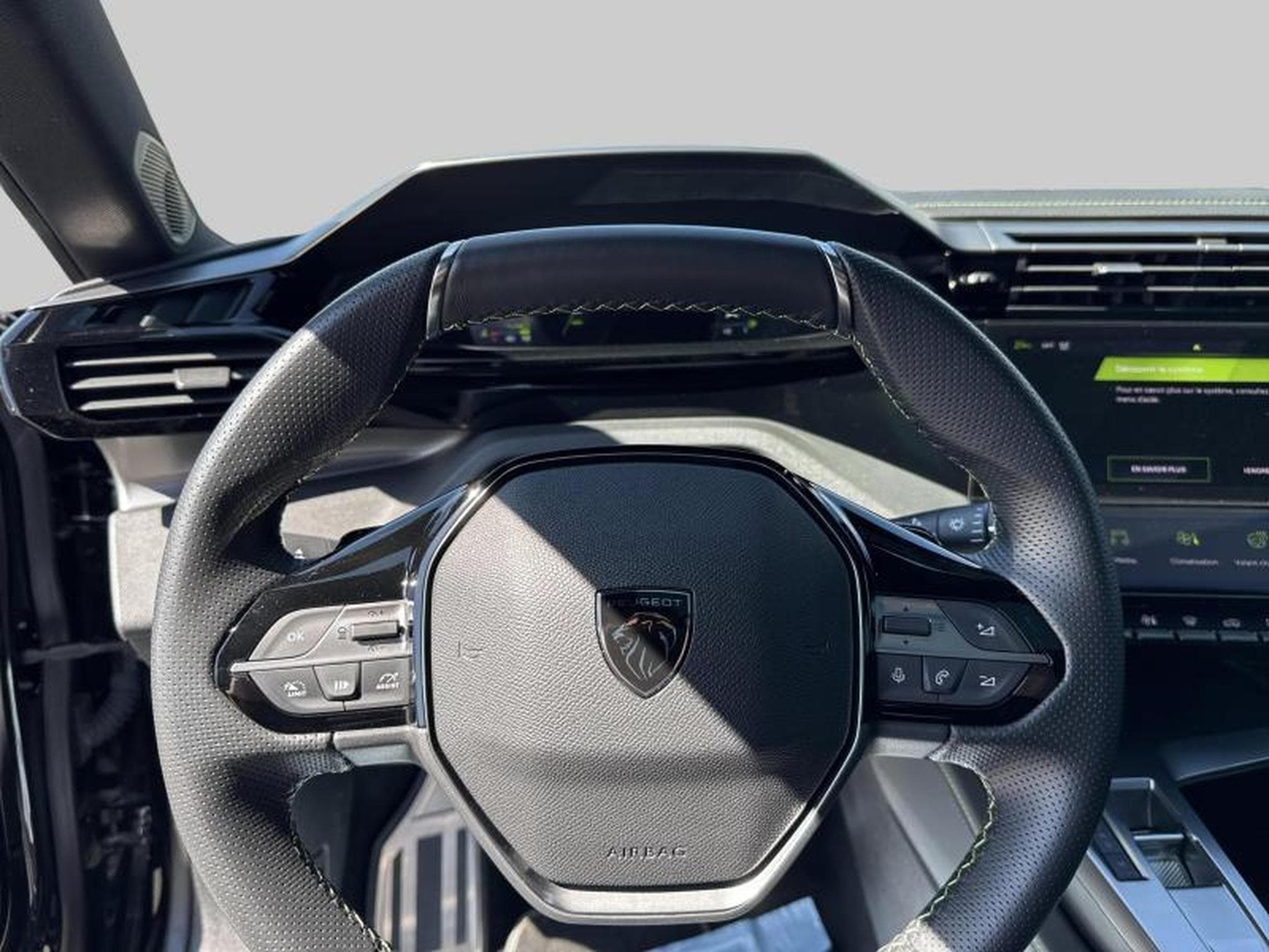 Peugeot 308 GT (2023) - Photo 14