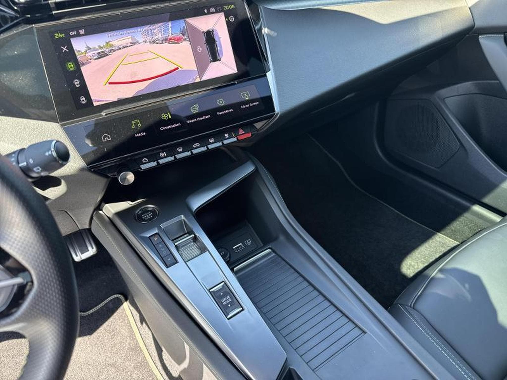 Peugeot 308 GT (2023) - Photo 19