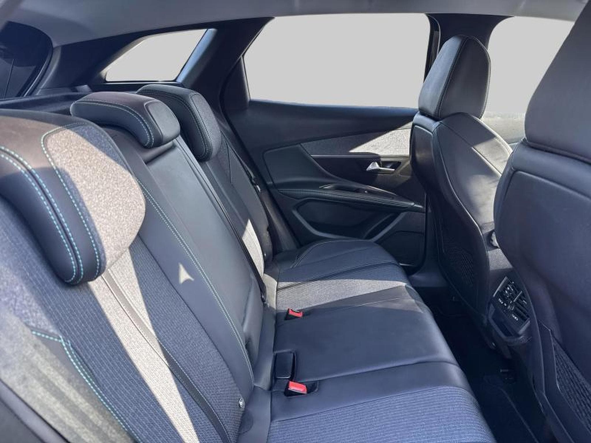 Peugeot 3008 II Allure Pack (2023) - Photo 12