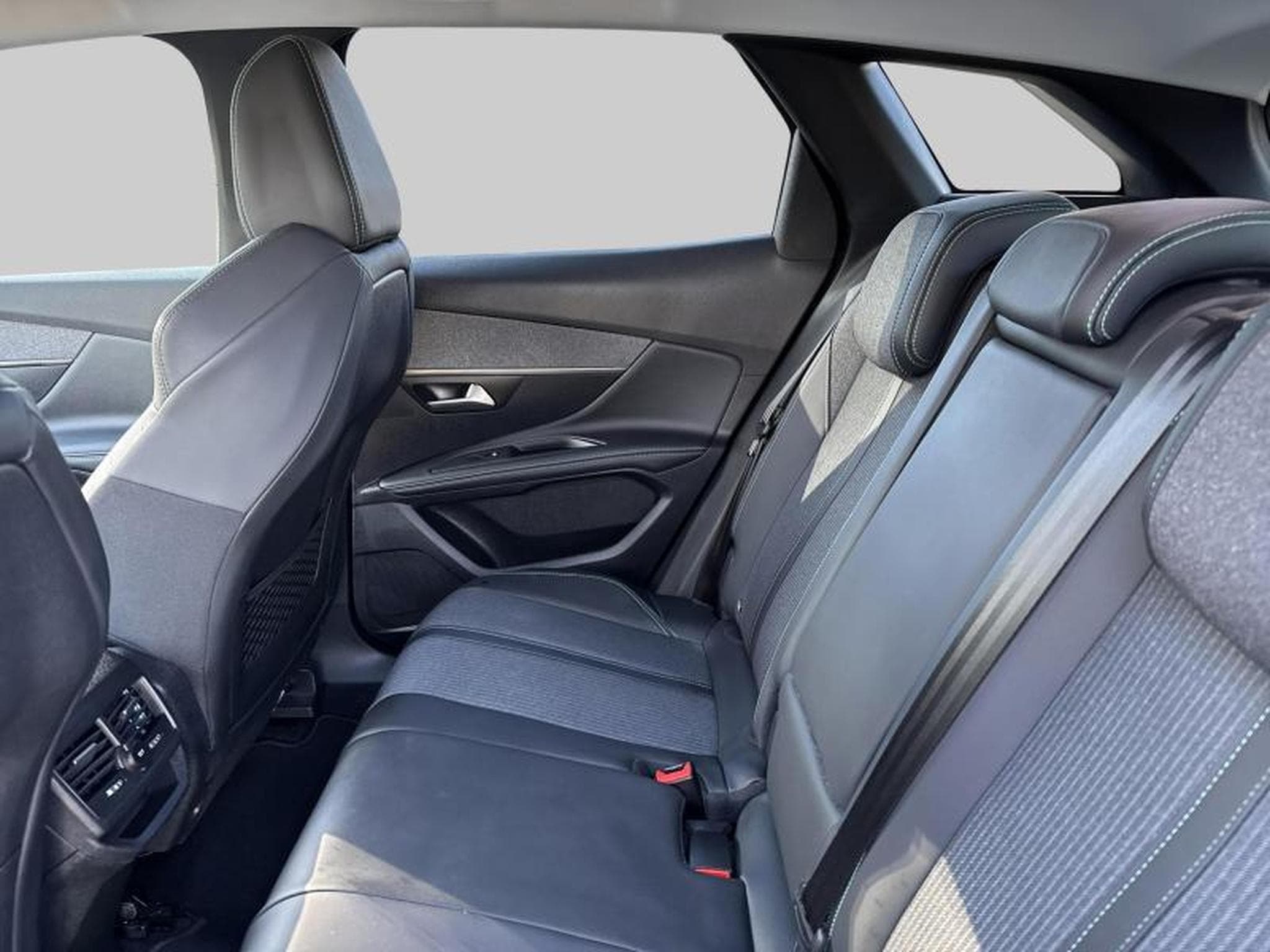 Peugeot 3008 II Allure Pack (2023) - Photo 14