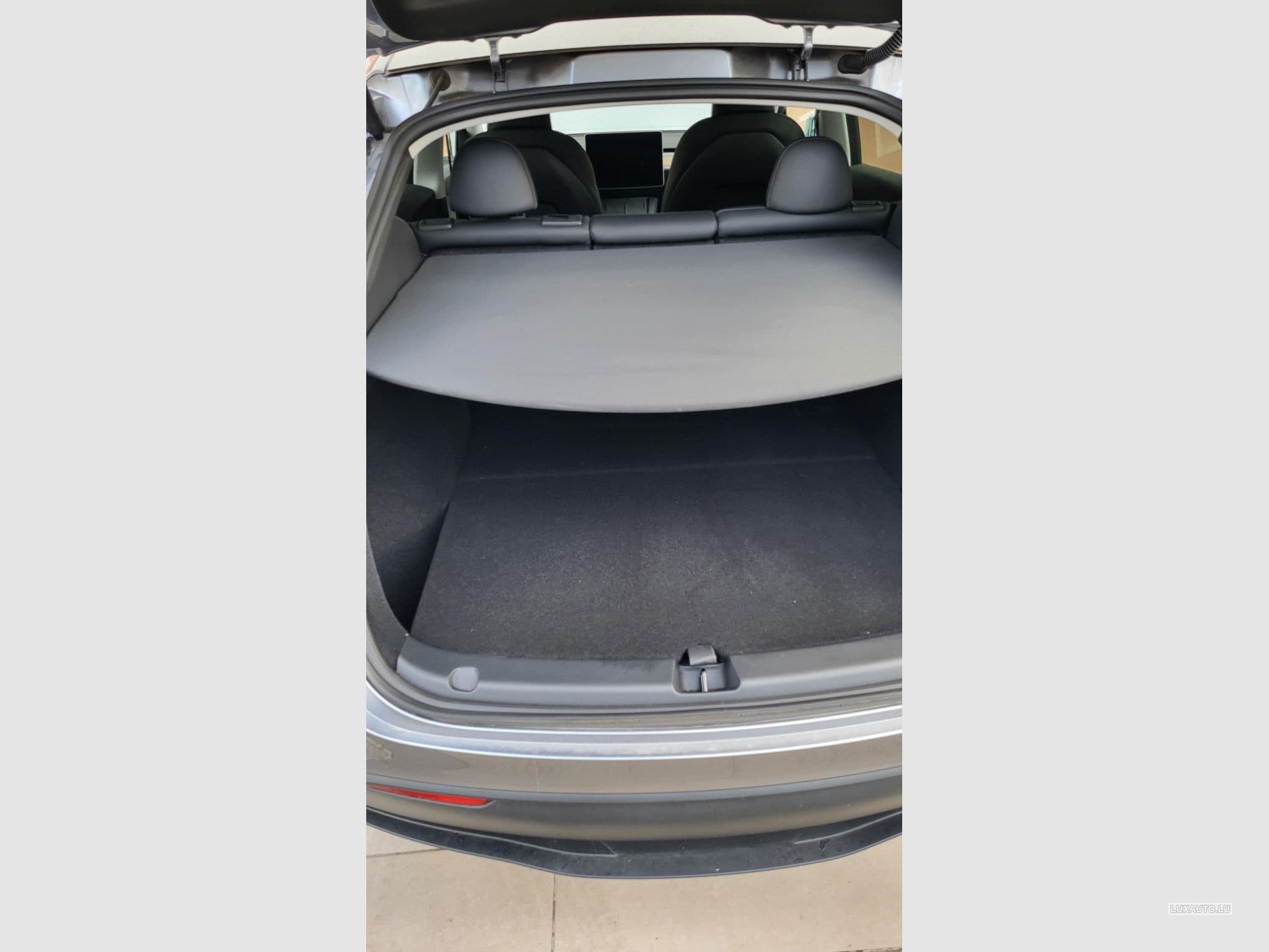 Tesla Model Y (2024) - Photo 3
