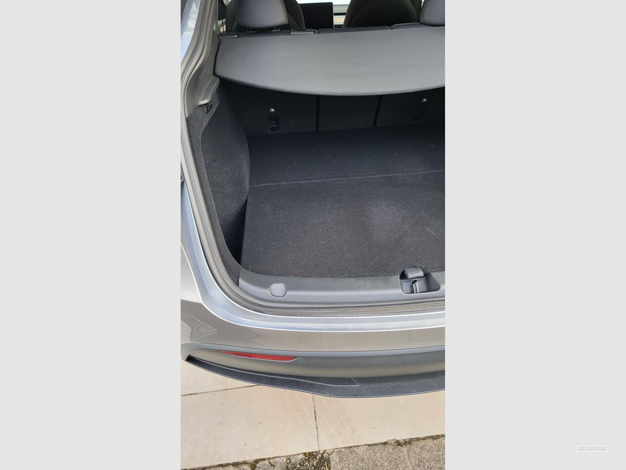 Tesla Model Y (2024) - Photo 7