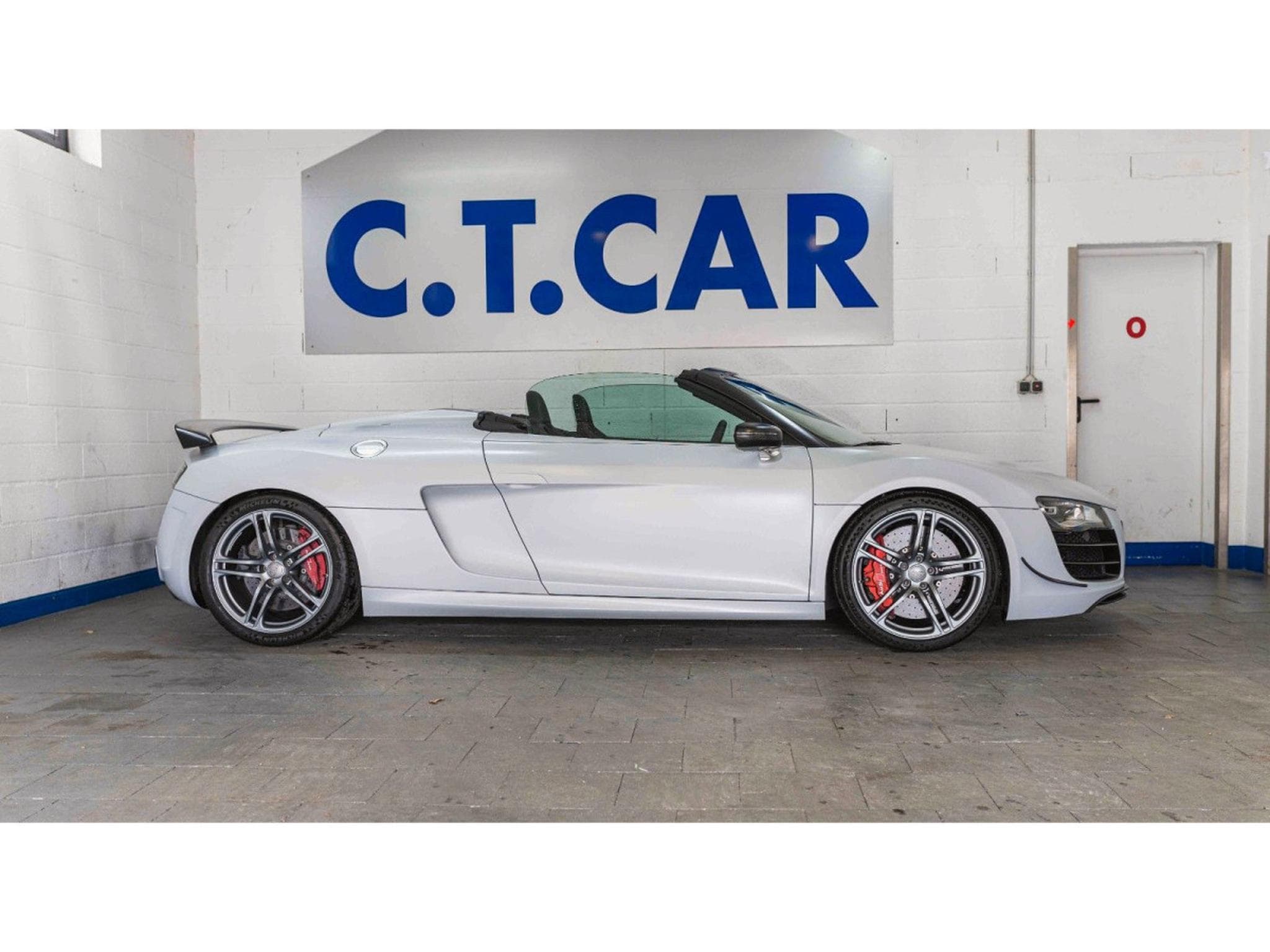 Audi R8 GT Spyder 5.2 FSI quattro 182/333 (2012) - Photo 4