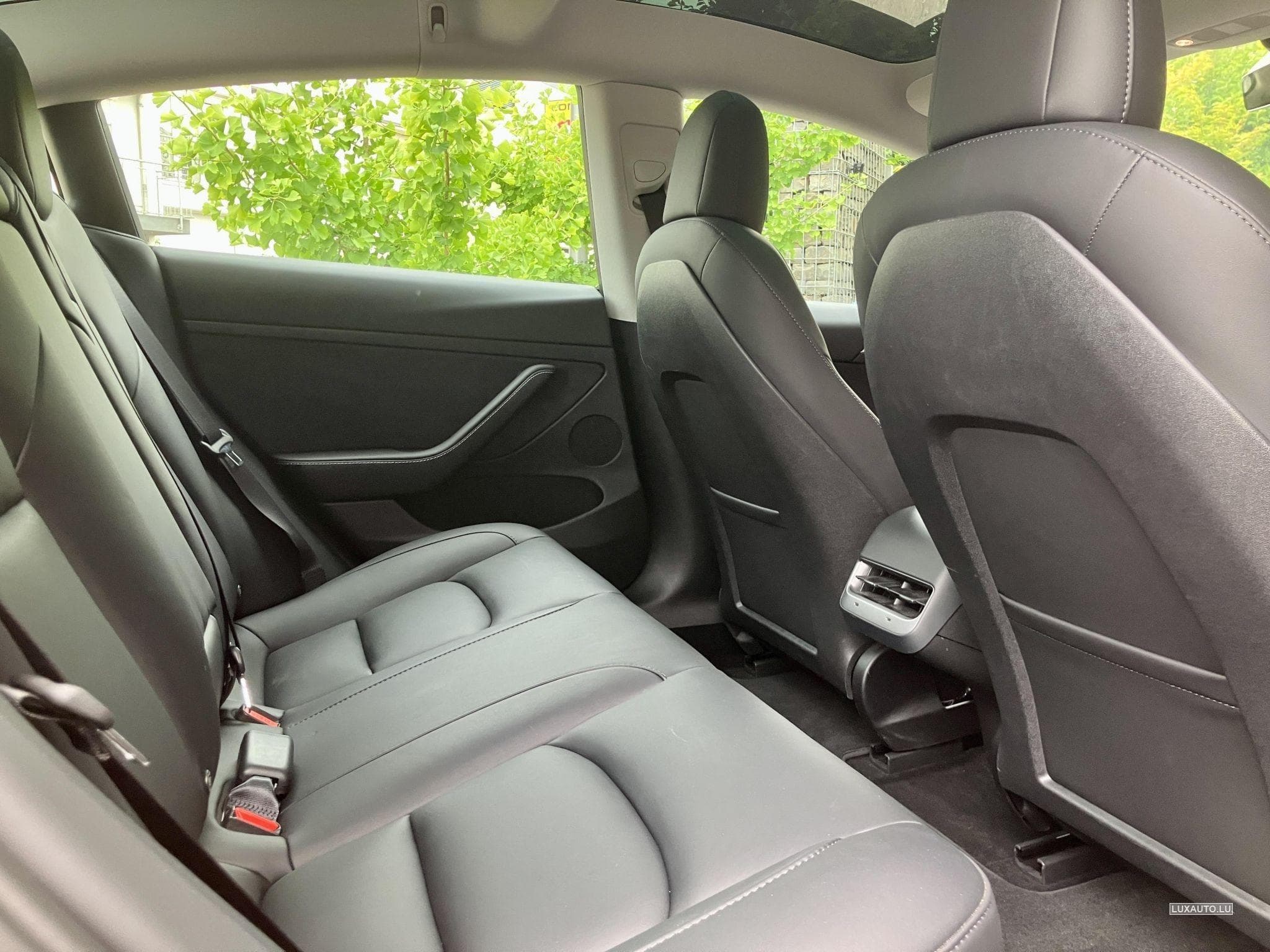 Tesla Model 3 (2023) - Photo 8