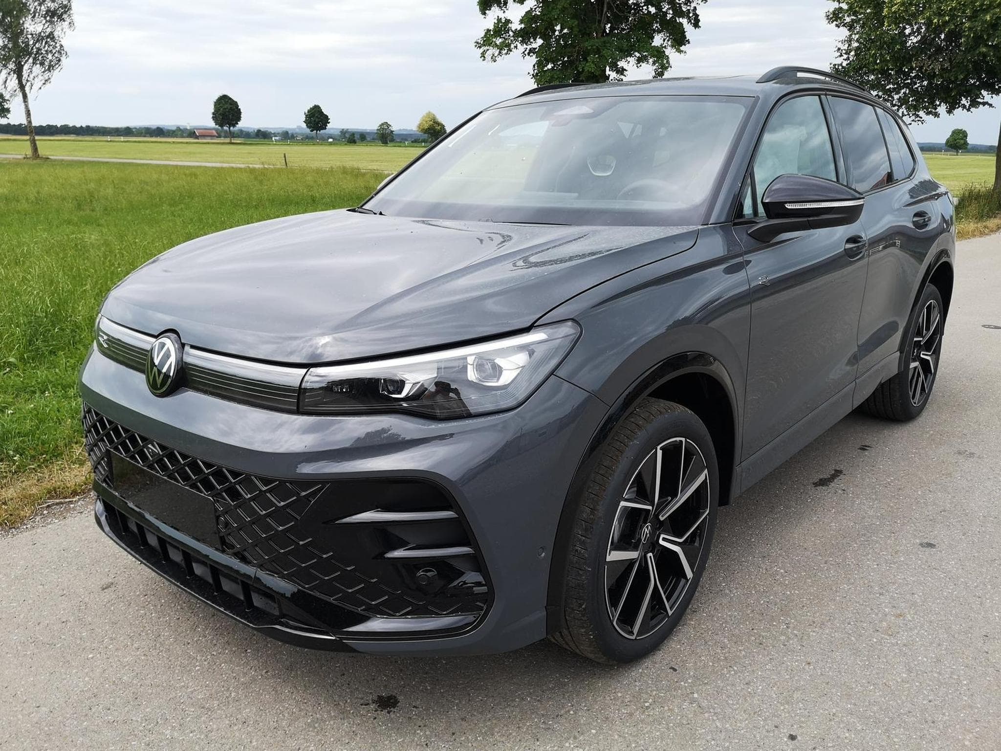 VW Tiguan 2.0 TDI 142 kW 4Motion R-Line (2025) - Photo 1