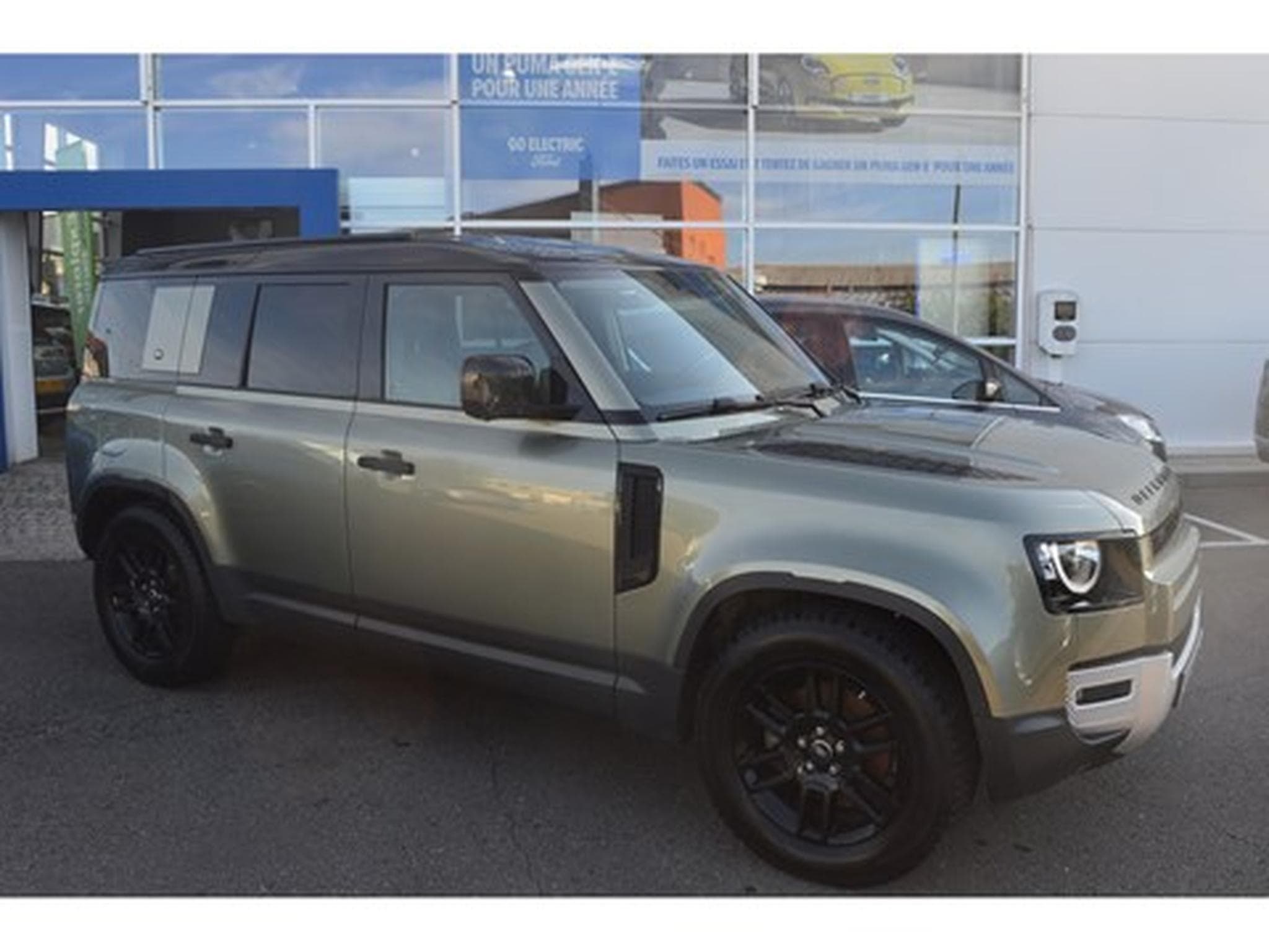 Land-Rover Defender D200 MHEV AWD AUT (2020) - Photo 2