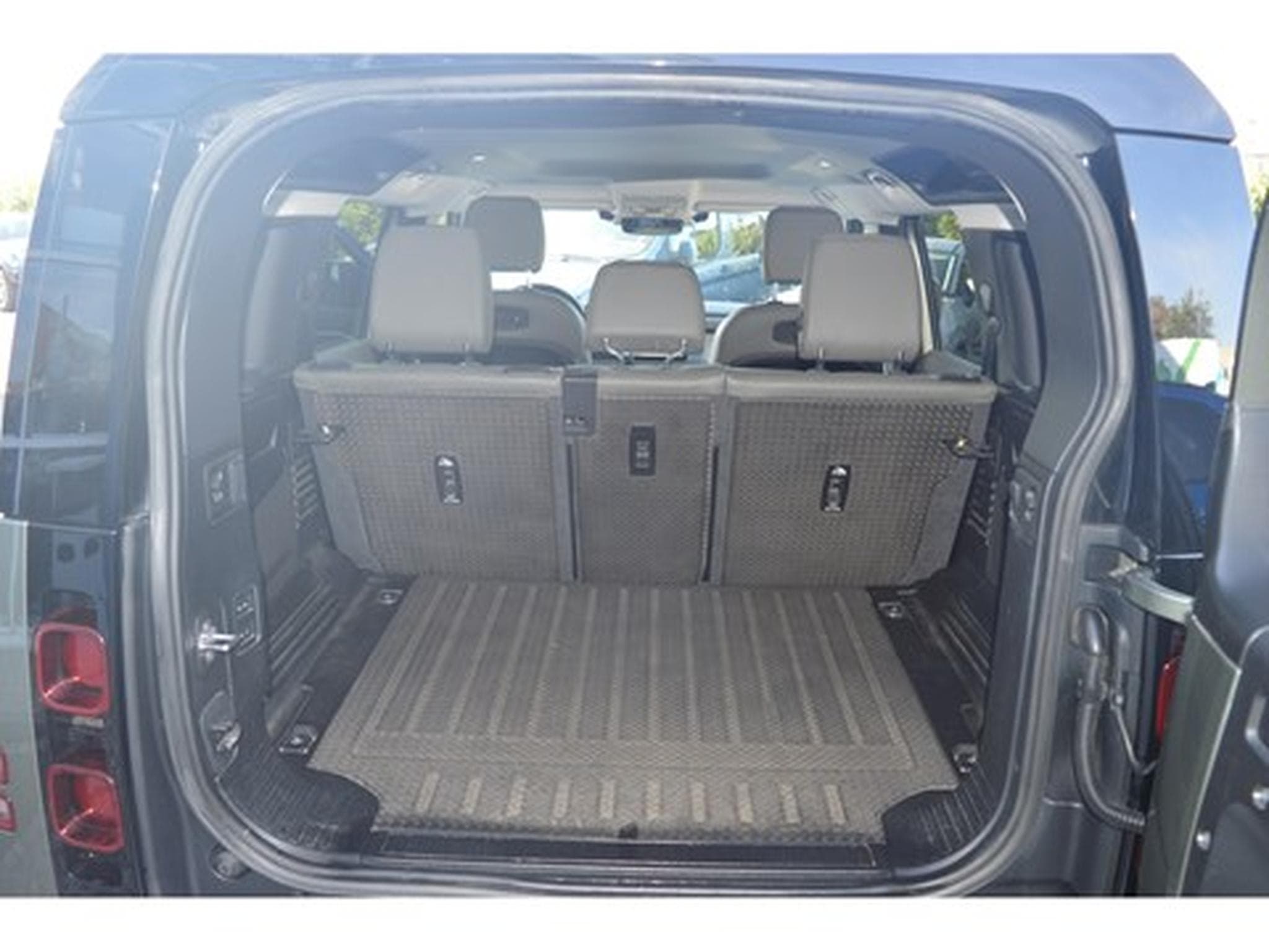 Land-Rover Defender D200 MHEV AWD AUT (2020) - Photo 5