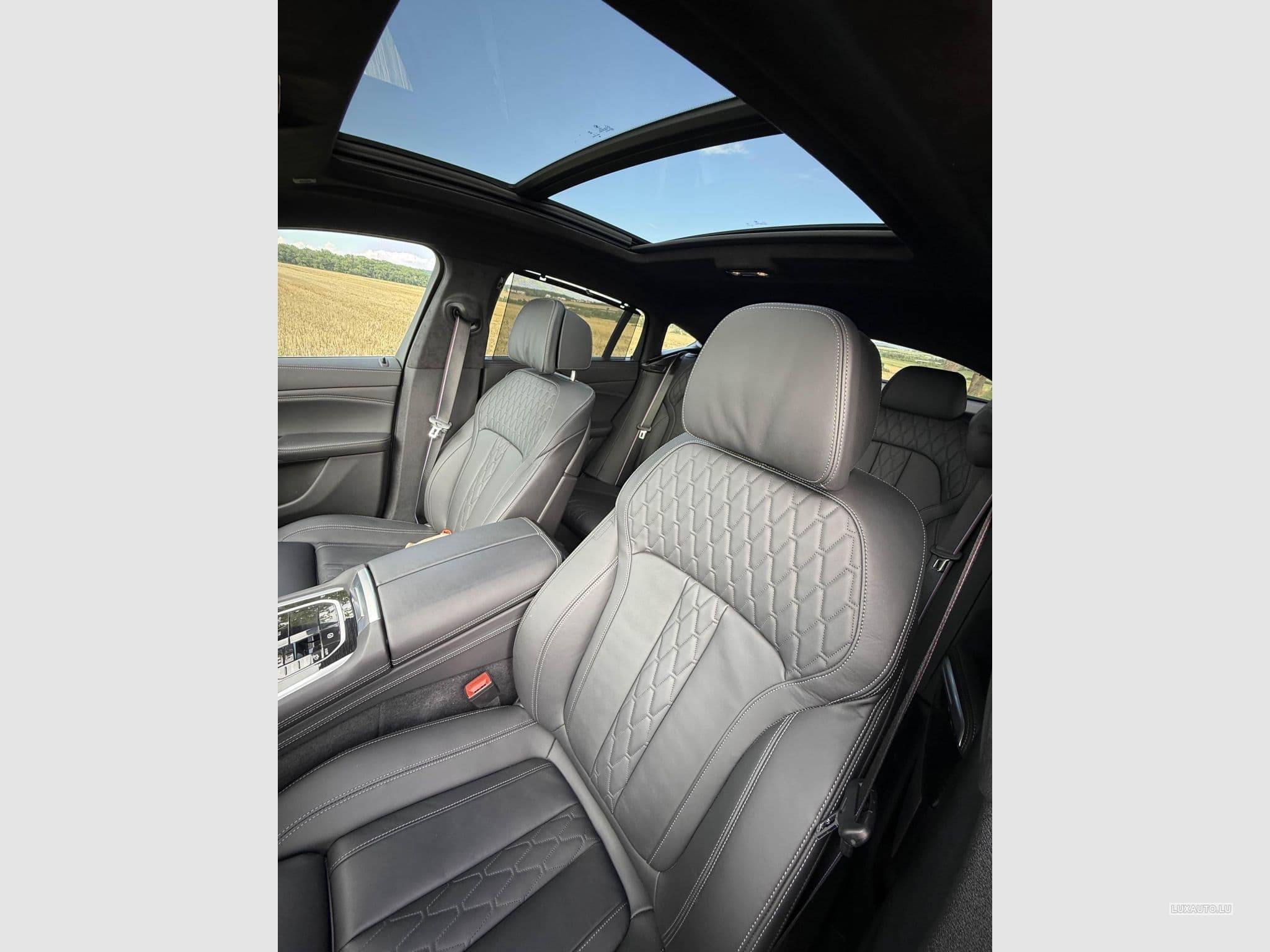 BMW X6M 60i (2023) - Photo 9