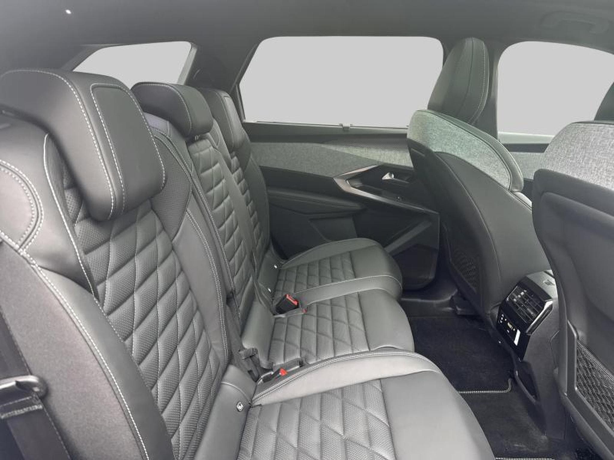 Peugeot 5008 III & e- GT (2025) - Photo 10