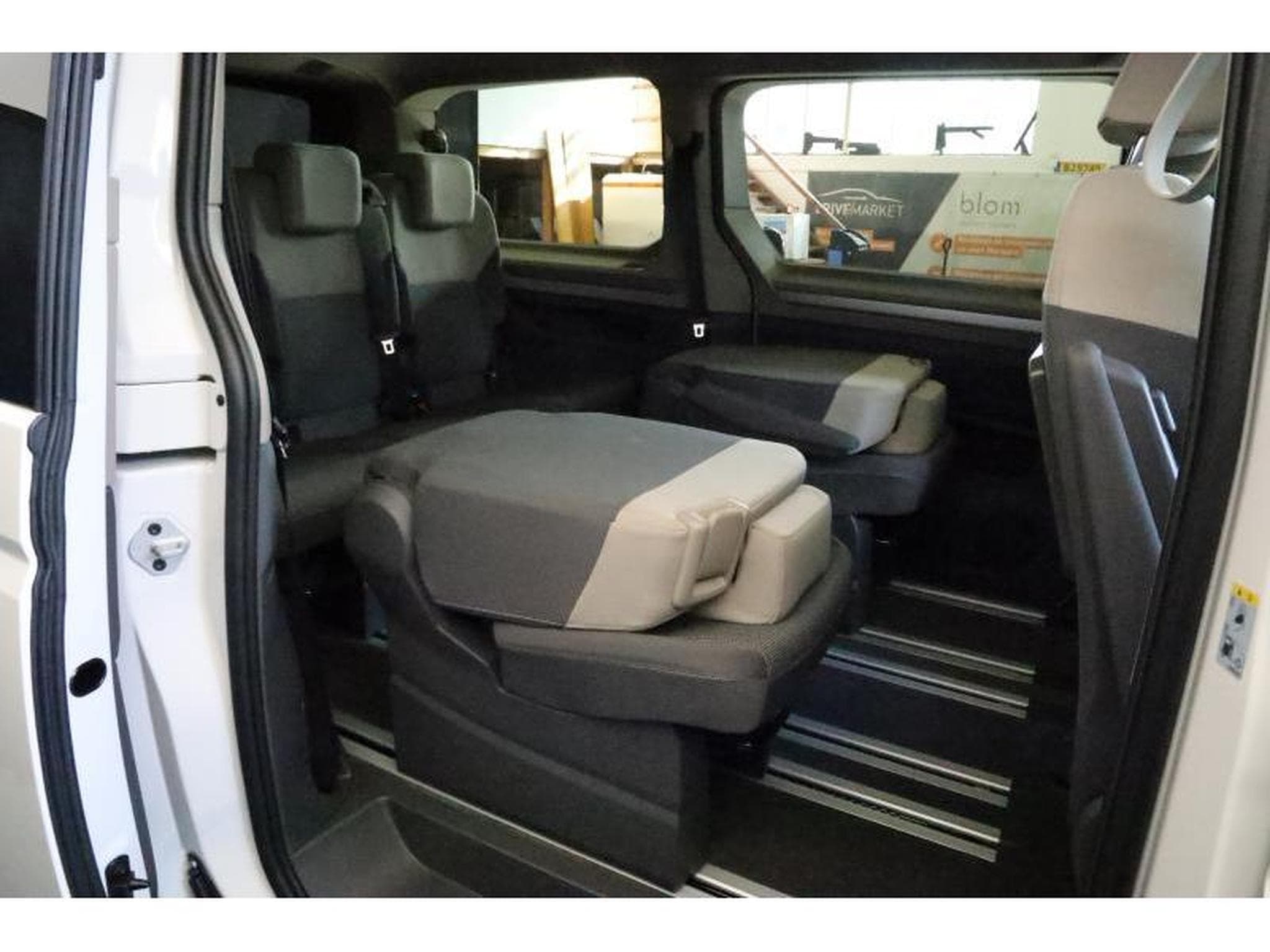 VW T7 Life LONG (2025) - Photo 5