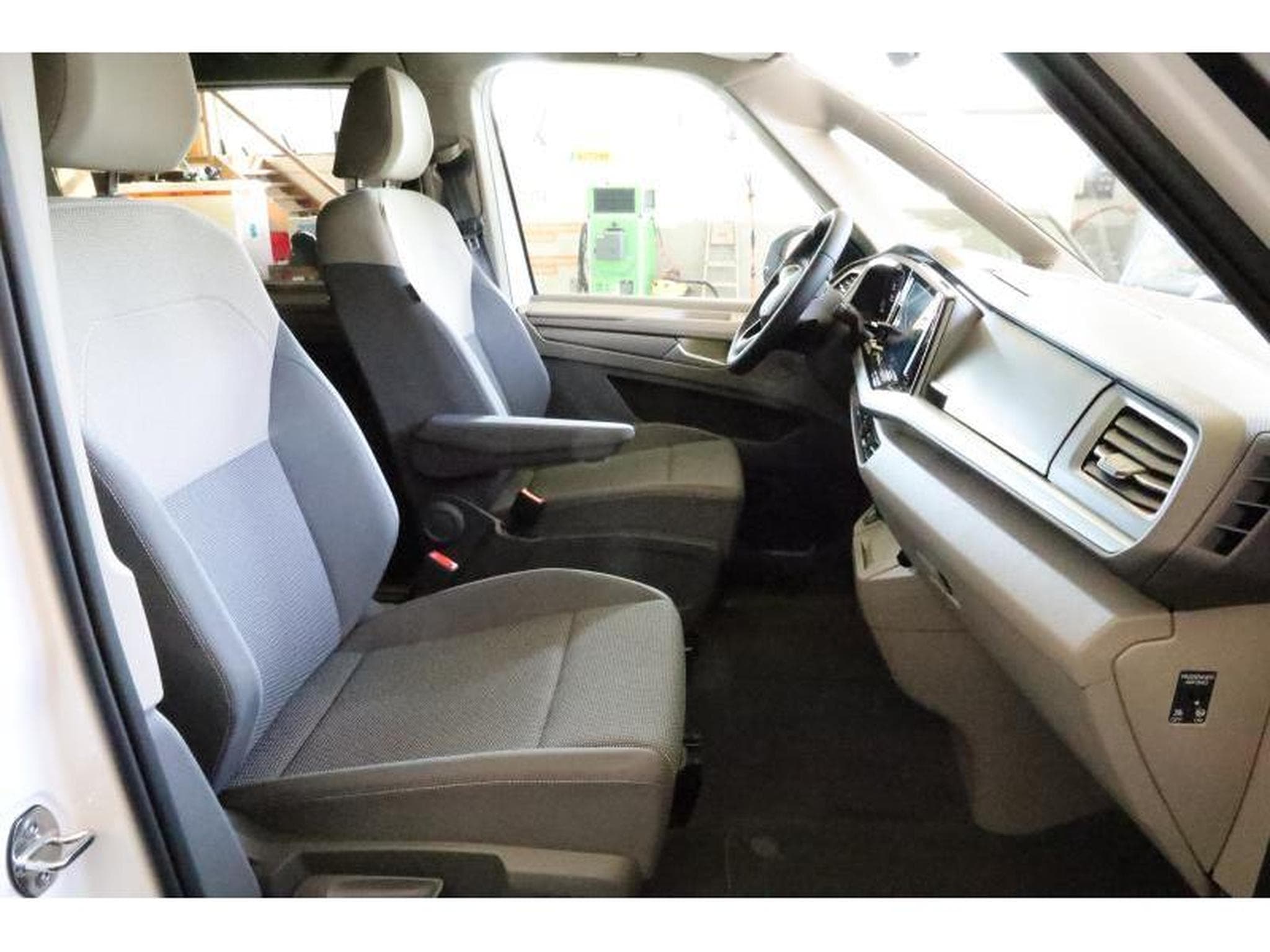 VW T7 Life LONG (2025) - Photo 6