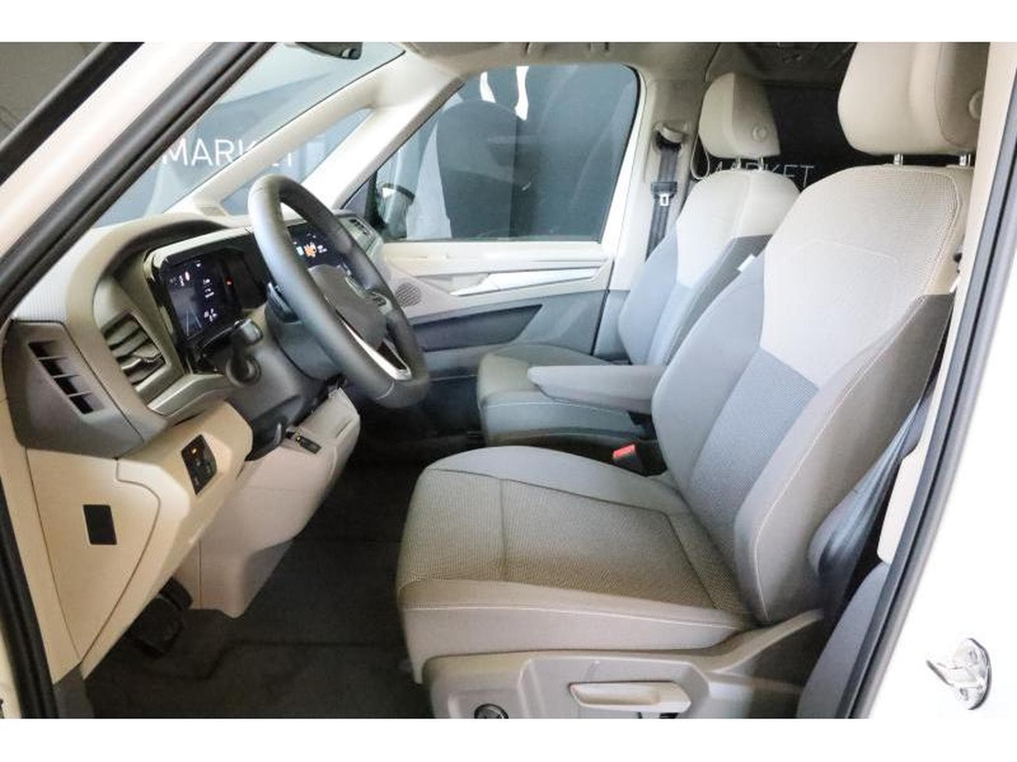 VW T7 Life LONG (2025) - Photo 9