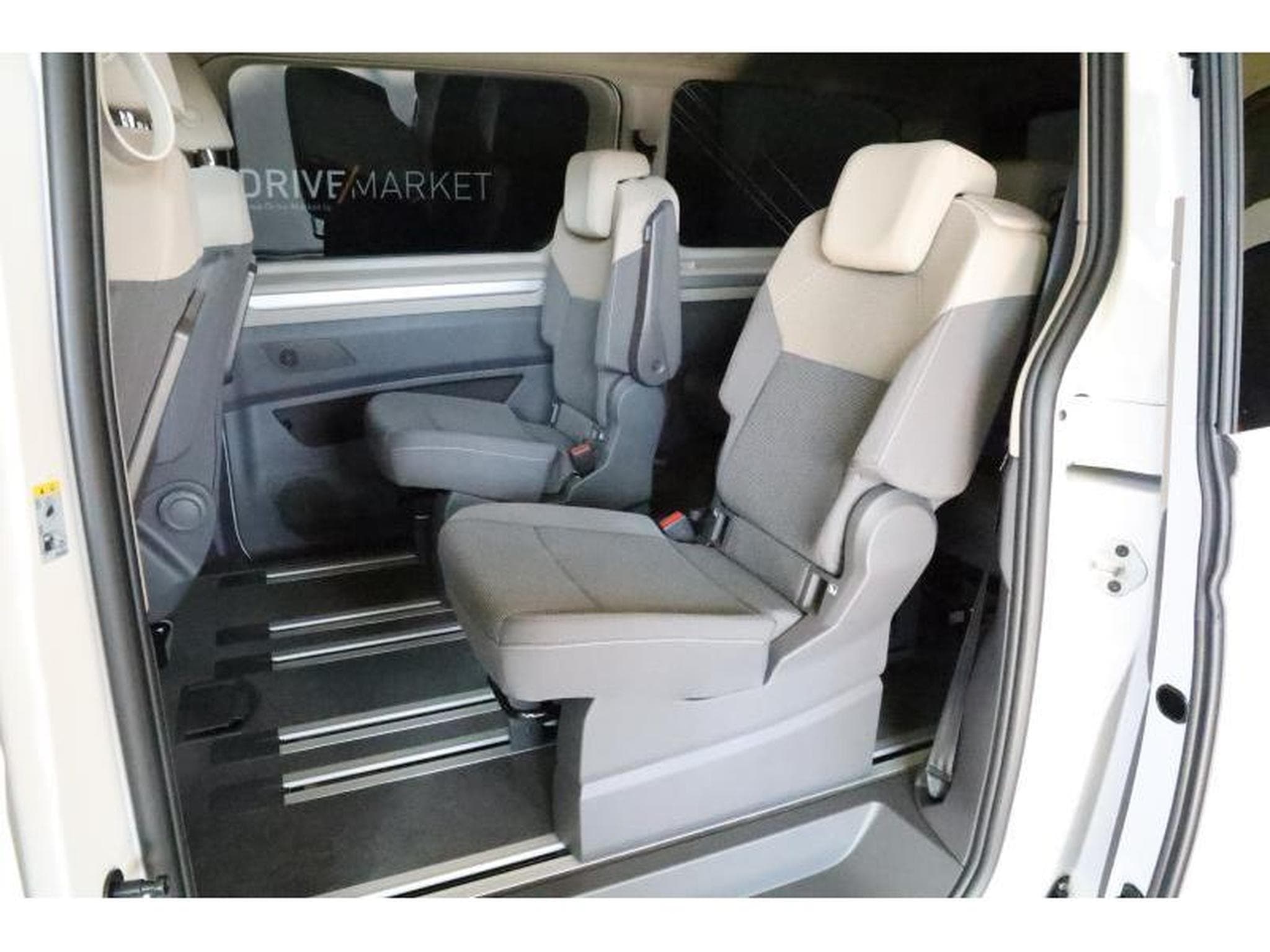VW T7 Life LONG (2025) - Photo 11