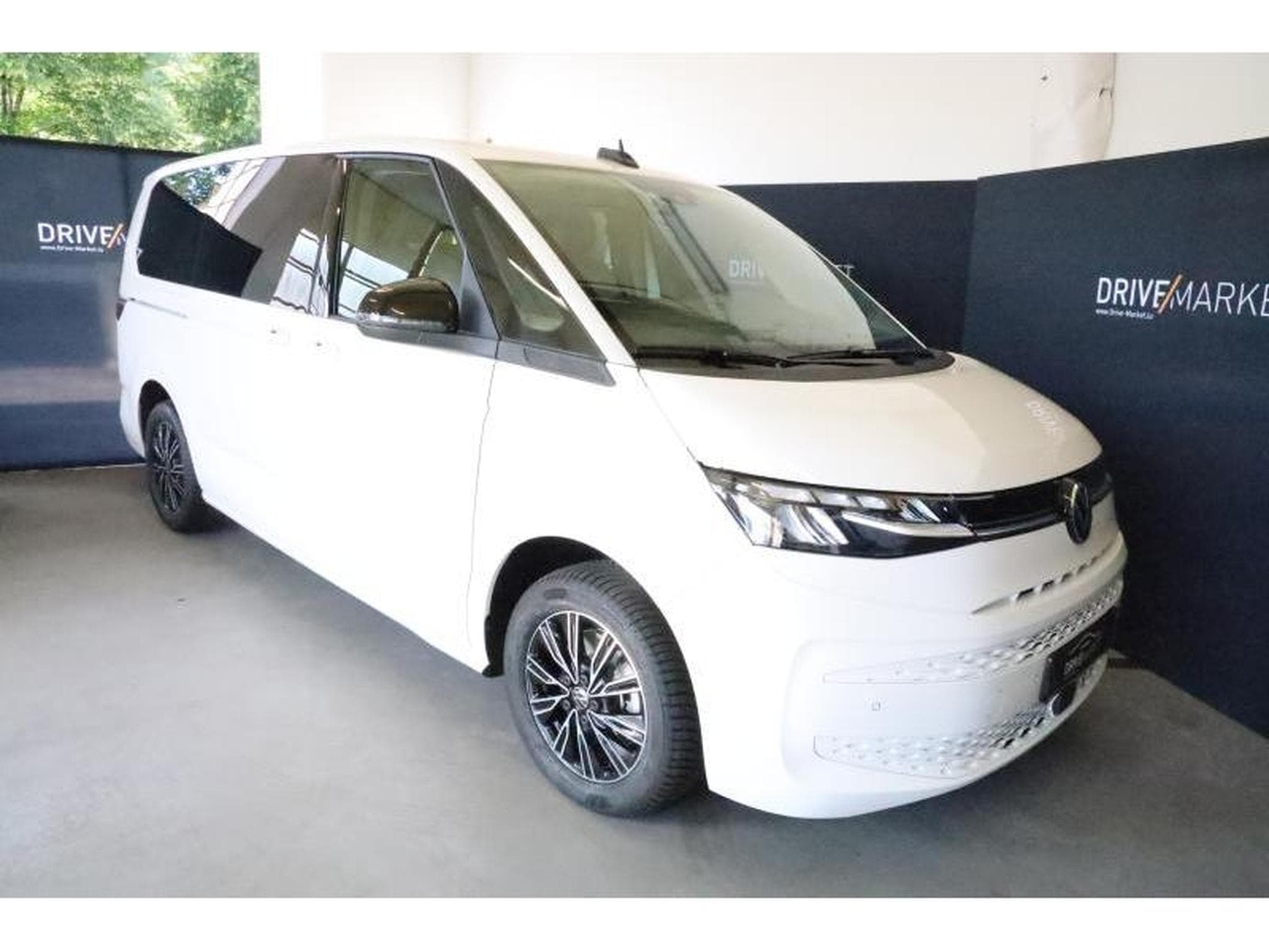 VW T7 Life LONG (2025) - Photo 16