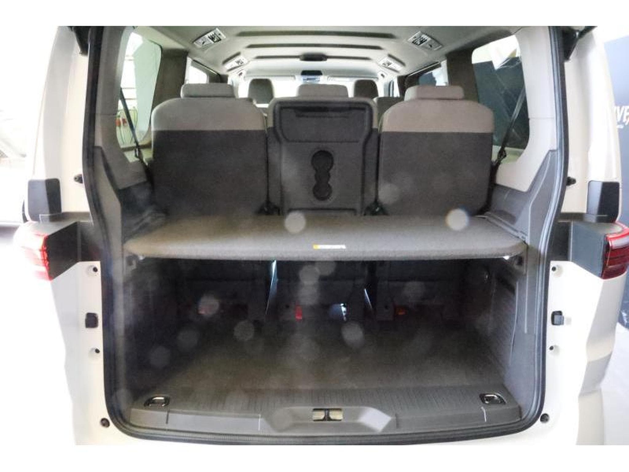 VW T7 Life LONG (2025) - Photo 9