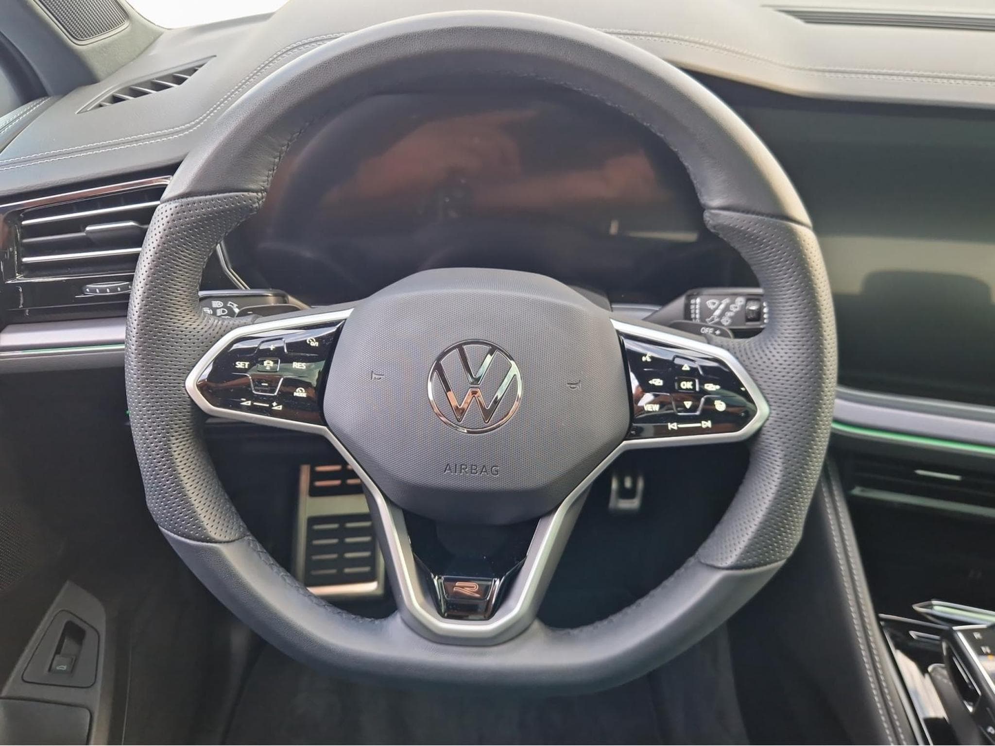 VW Touareg R-LINE (2024) - Photo 10