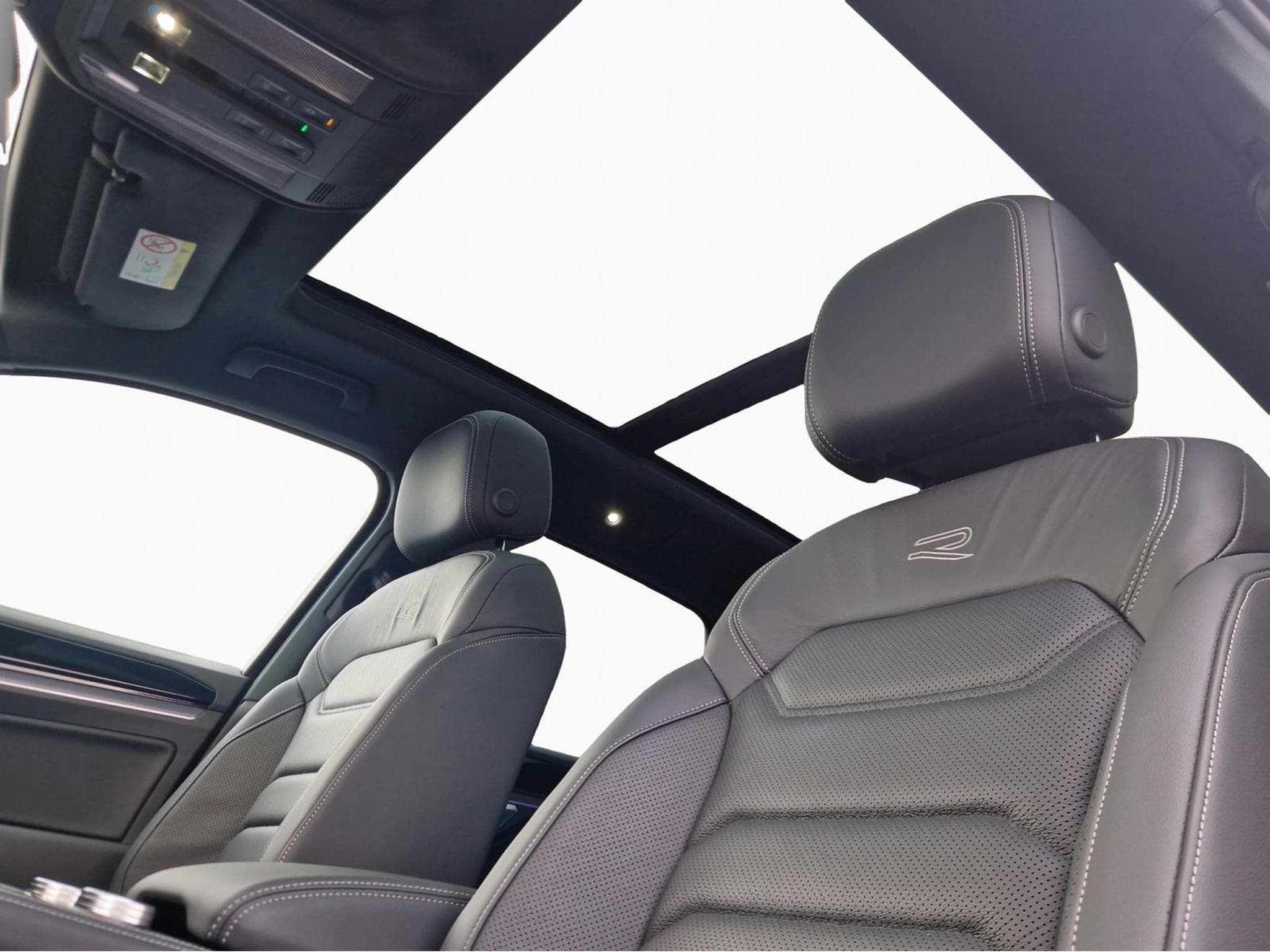 VW Touareg R-LINE (2024) - Photo 15